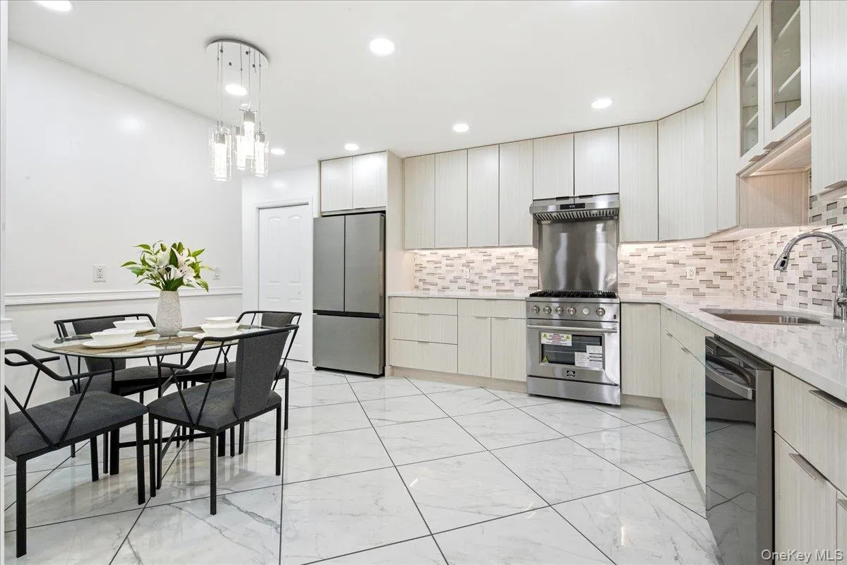 72-11 110th Street, New York, NY, 2 Bedrooms Bedrooms, 6 Rooms Rooms,2 BathroomsBathrooms,Residential,For Rent,110th,0,1011197 72-11 110th Street, New York, NY, 2 Bedrooms Bedrooms, 6 Rooms Rooms,2 BathroomsBathrooms,Residential,For Rent,110th,0,1011197
