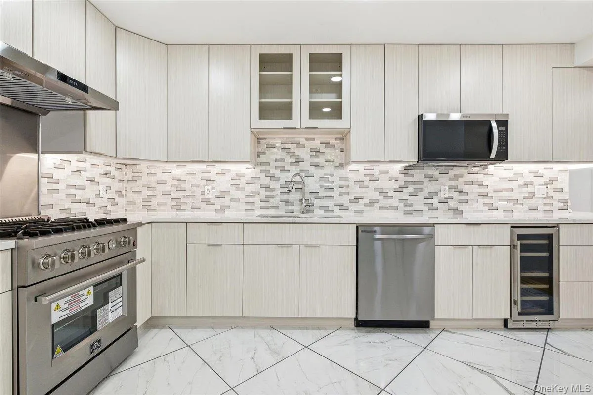 72-11 110th Street, New York, NY, 2 Bedrooms Bedrooms, 6 Rooms Rooms,2 BathroomsBathrooms,Residential,For Rent,110th,0,1011197 72-11 110th Street, New York, NY, 2 Bedrooms Bedrooms, 6 Rooms Rooms,2 BathroomsBathrooms,Residential,For Rent,110th,0,1011197