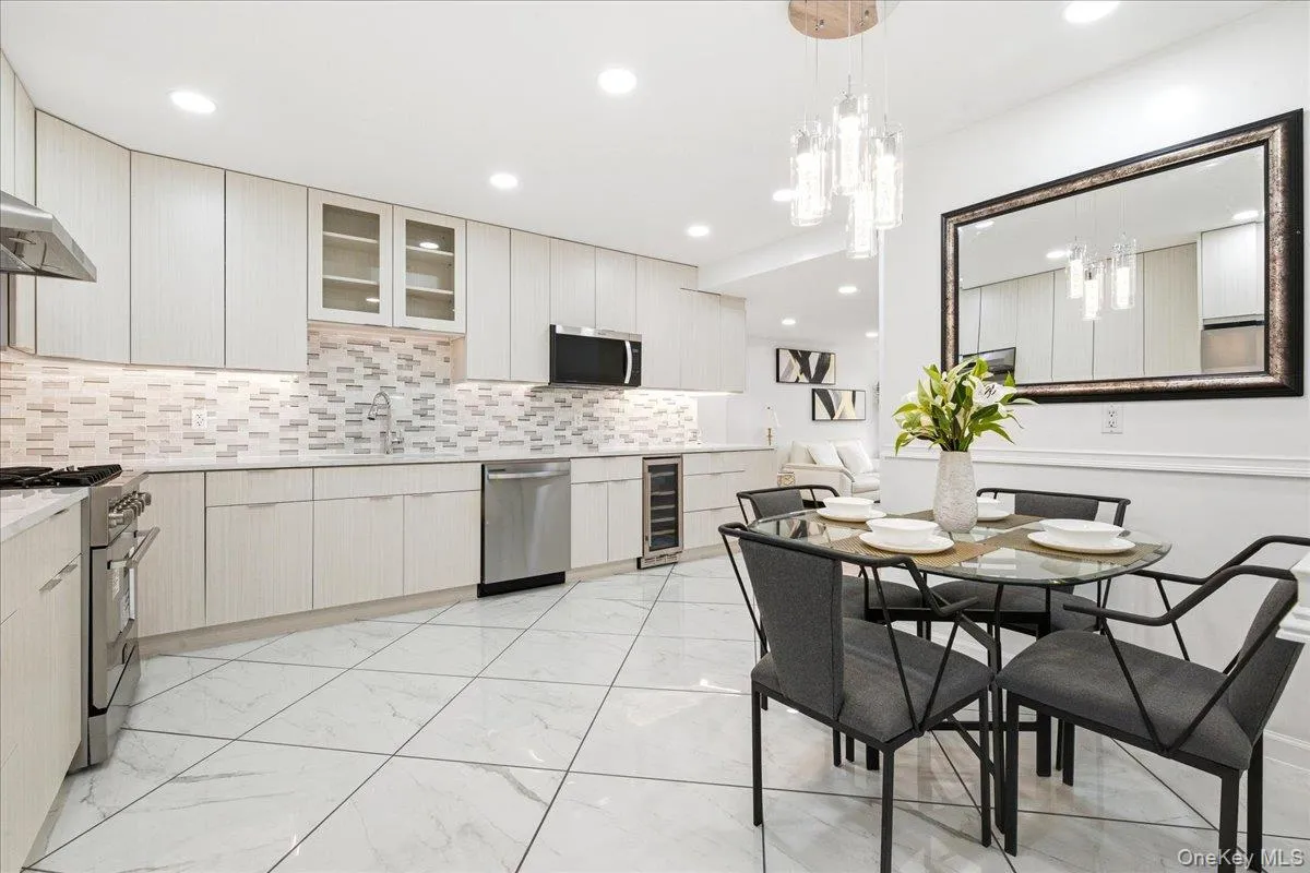 72-11 110th Street, New York, NY, 2 Bedrooms Bedrooms, 6 Rooms Rooms,2 BathroomsBathrooms,Residential,For Rent,110th,0,1011197 72-11 110th Street, New York, NY, 2 Bedrooms Bedrooms, 6 Rooms Rooms,2 BathroomsBathrooms,Residential,For Rent,110th,0,1011197