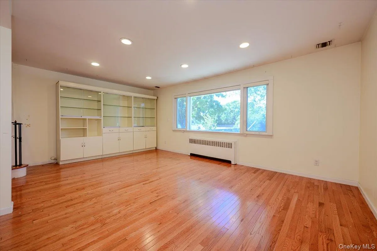 567 Oxford Road, Hempstead, NY, 4 Bedrooms Bedrooms, 8 Rooms Rooms,2 BathroomsBathrooms,Residential,For Rent,Oxford,0,1011209 567 Oxford Road, Hempstead, NY, 4 Bedrooms Bedrooms, 8 Rooms Rooms,2 BathroomsBathrooms,Residential,For Rent,Oxford,0,1011209
