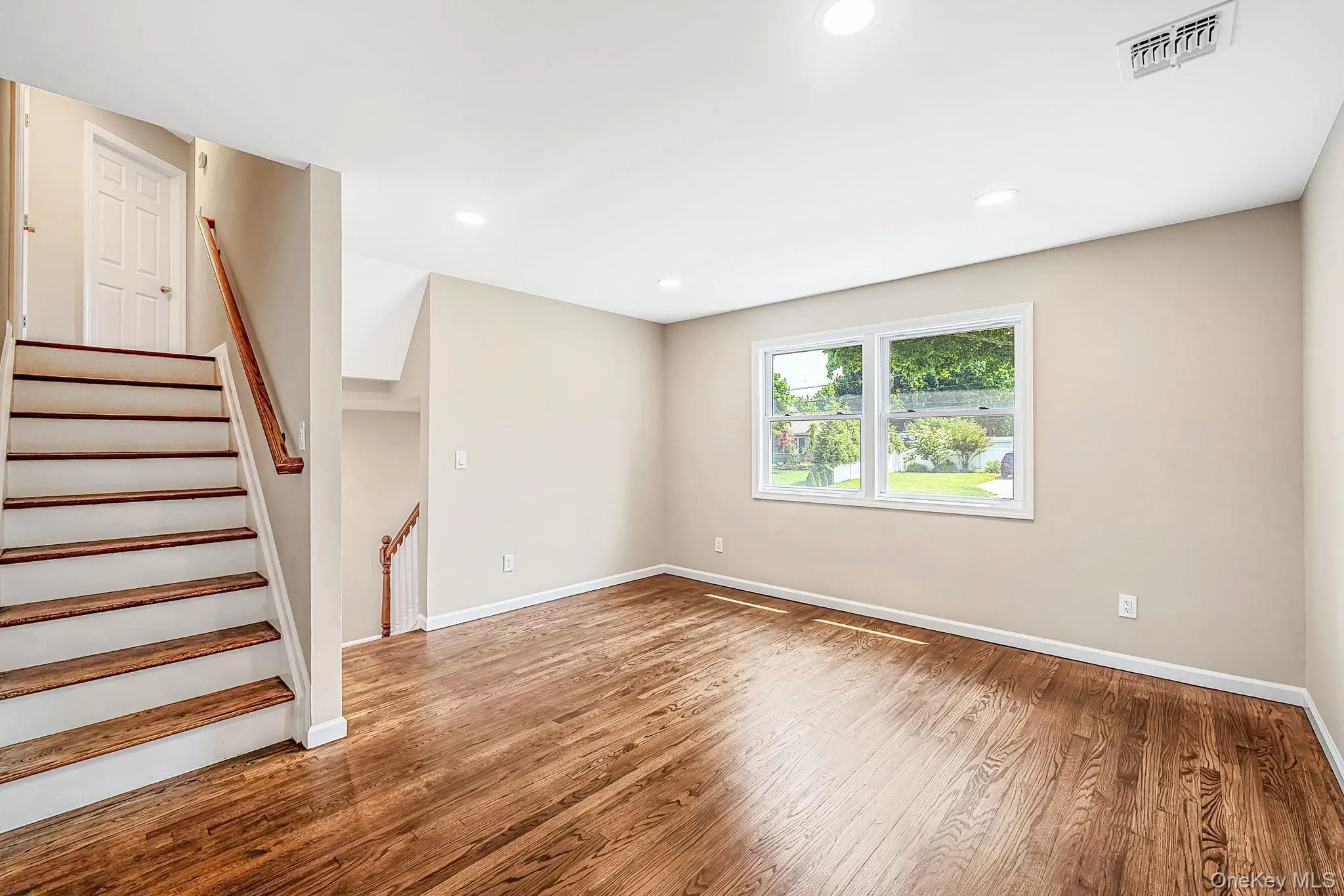 610 Americus Avenue, Brookhaven, NY, 4 Bedrooms Bedrooms, 8 Rooms Rooms,1 BathroomBathrooms,Residential,For Rent,Americus,0,1011214 610 Americus Avenue, Brookhaven, NY, 4 Bedrooms Bedrooms, 8 Rooms Rooms,1 BathroomBathrooms,Residential,For Rent,Americus,0,1011214