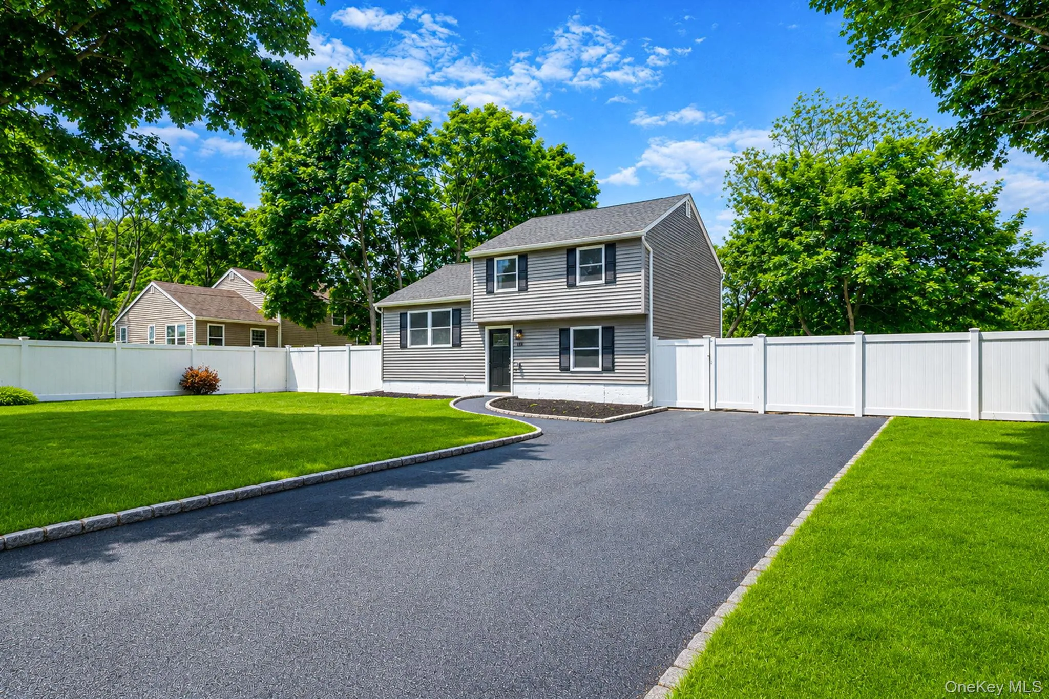 610 Americus Avenue, Brookhaven, NY, 4 Bedrooms Bedrooms, 8 Rooms Rooms,1 BathroomBathrooms,Residential,For Rent,Americus,0,1011214 610 Americus Avenue, Brookhaven, NY, 4 Bedrooms Bedrooms, 8 Rooms Rooms,1 BathroomBathrooms,Residential,For Rent,Americus,0,1011214