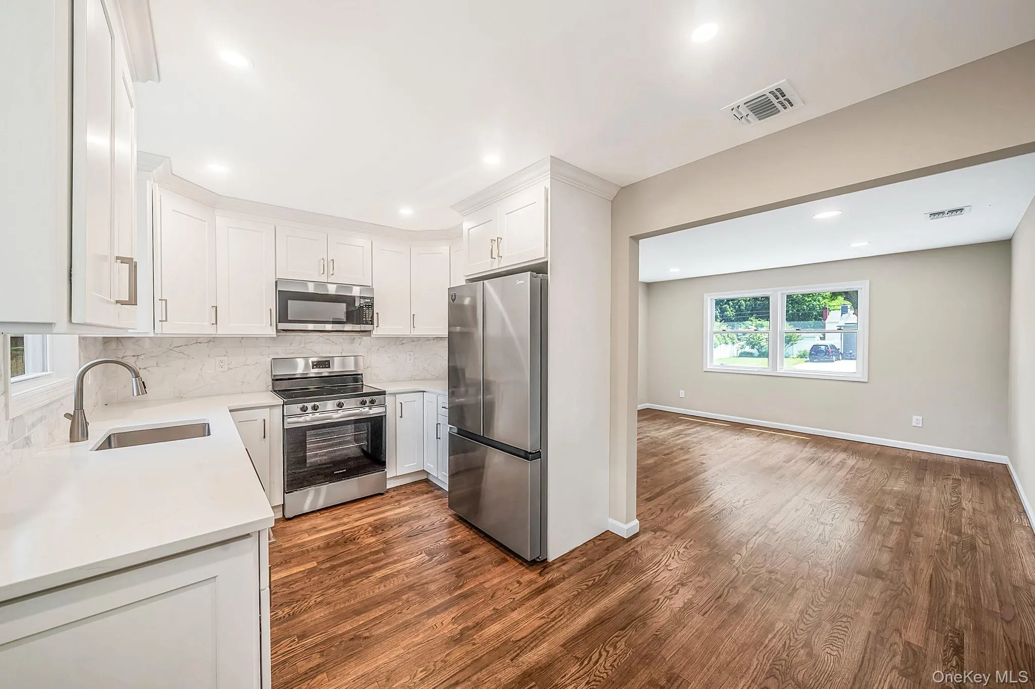 610 Americus Avenue, Brookhaven, NY, 4 Bedrooms Bedrooms, 8 Rooms Rooms,1 BathroomBathrooms,Residential,For Rent,Americus,0,1011214 610 Americus Avenue, Brookhaven, NY, 4 Bedrooms Bedrooms, 8 Rooms Rooms,1 BathroomBathrooms,Residential,For Rent,Americus,0,1011214