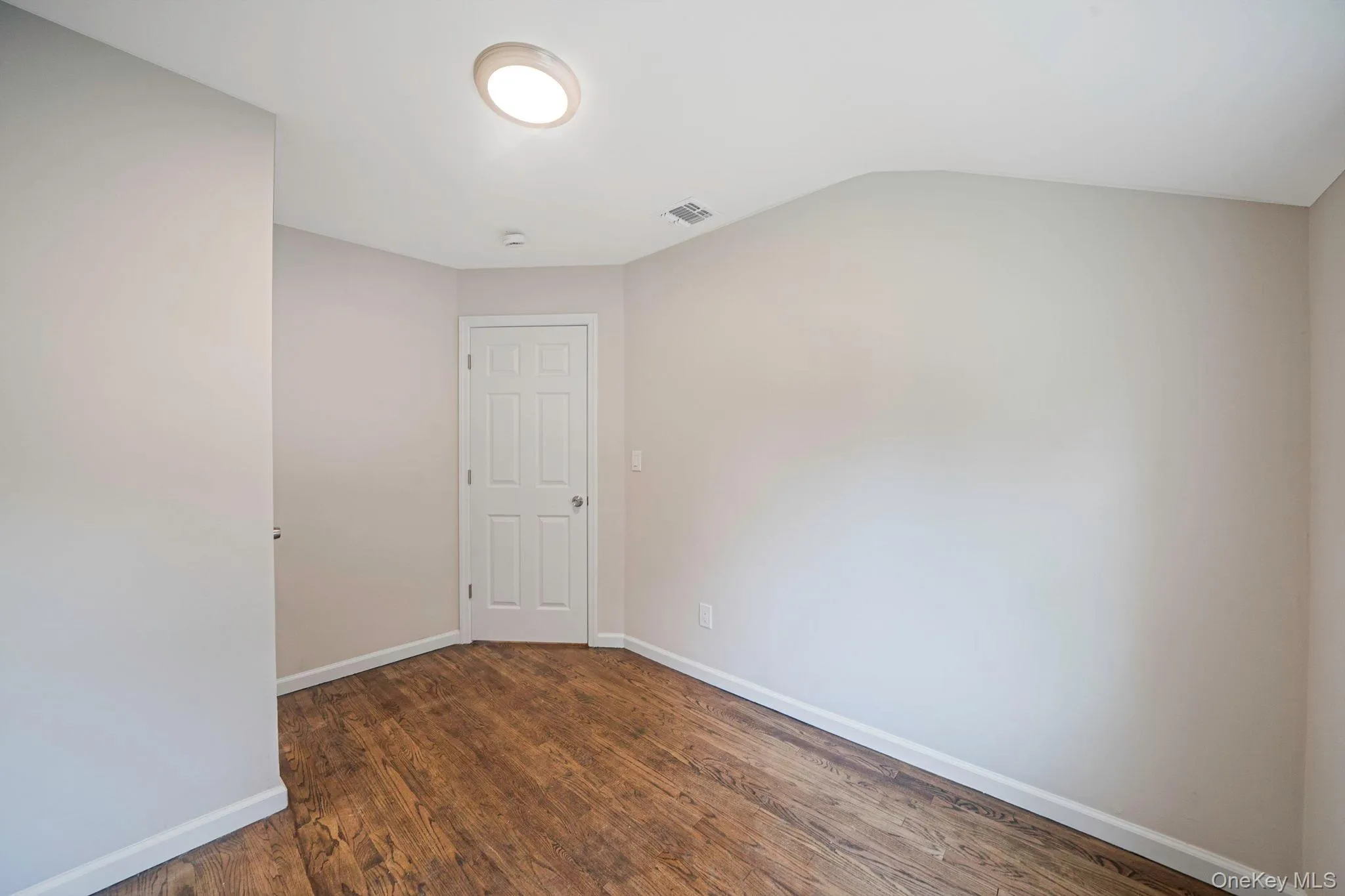 610 Americus Avenue, Brookhaven, NY, 4 Bedrooms Bedrooms, 8 Rooms Rooms,1 BathroomBathrooms,Residential,For Rent,Americus,0,1011214 610 Americus Avenue, Brookhaven, NY, 4 Bedrooms Bedrooms, 8 Rooms Rooms,1 BathroomBathrooms,Residential,For Rent,Americus,0,1011214