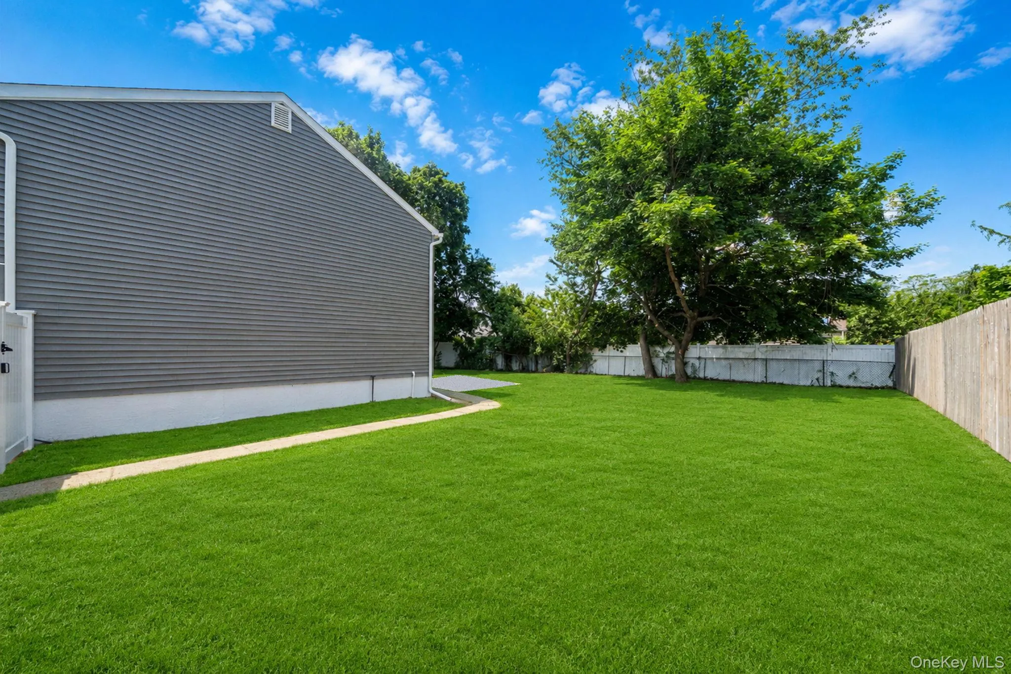 610 Americus Avenue, Brookhaven, NY, 4 Bedrooms Bedrooms, 8 Rooms Rooms,1 BathroomBathrooms,Residential,For Rent,Americus,0,1011214 610 Americus Avenue, Brookhaven, NY, 4 Bedrooms Bedrooms, 8 Rooms Rooms,1 BathroomBathrooms,Residential,For Rent,Americus,0,1011214