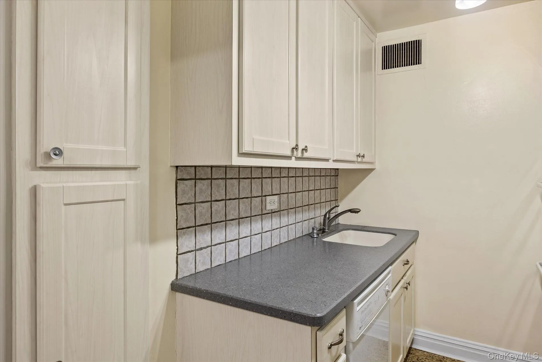 102-10 66th Road, New York, NY, 1 Bedroom Bedrooms, 3 Rooms Rooms,1 BathroomBathrooms,Residential,For Rent,66th,0,1011223 102-10 66th Road, New York, NY, 1 Bedroom Bedrooms, 3 Rooms Rooms,1 BathroomBathrooms,Residential,For Rent,66th,0,1011223