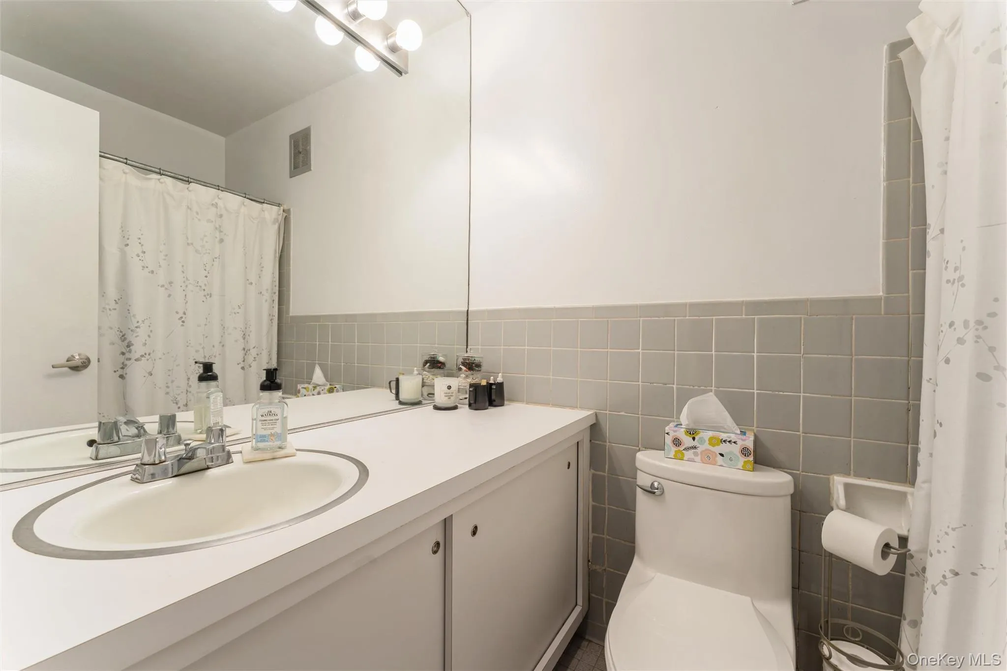 Full Bathroom Full Bathroom