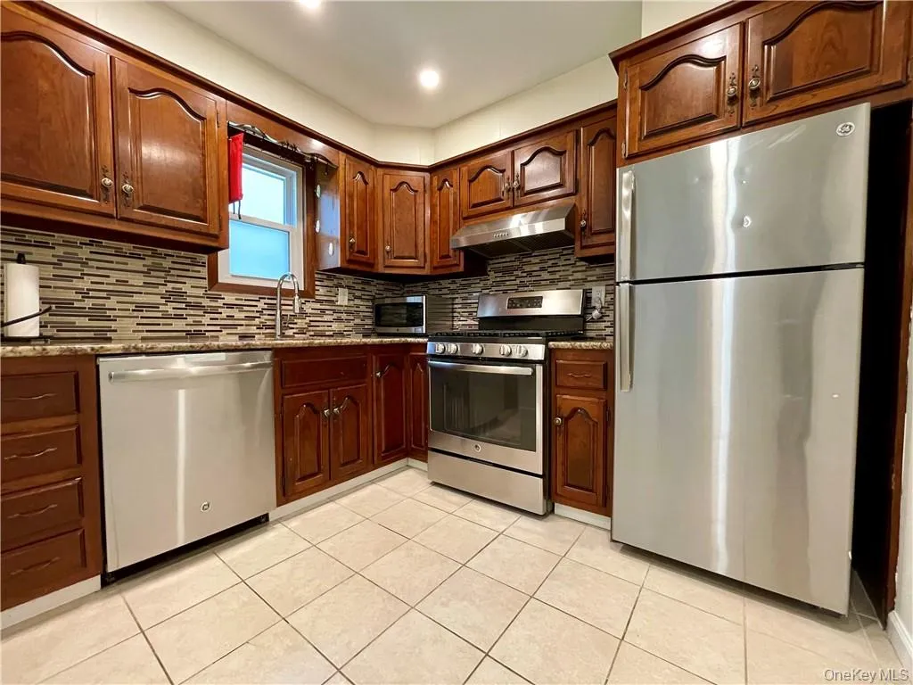 Nicely updated Kitchen with recessed lighting, tile floors, granite counters, dishwasher, and stainless applicances Nicely updated Kitchen with recessed lighting, tile floors, granite counters, dishwasher, and stainless applicances