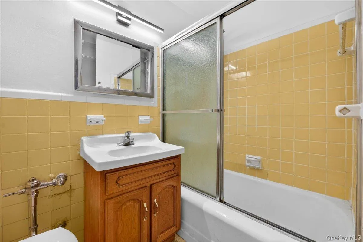 37-30 73rd St, New York, NY, 1 Bedroom Bedrooms, 3 Rooms Rooms,1 BathroomBathrooms,Residential Lease,For Rent,St,0,1011249 37-30 73rd St, New York, NY, 1 Bedroom Bedrooms, 3 Rooms Rooms,1 BathroomBathrooms,Residential Lease,For Rent,St,0,1011249