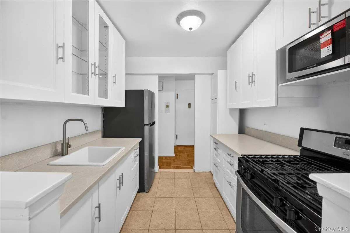 37-30 73rd St, New York, NY, 1 Bedroom Bedrooms, 3 Rooms Rooms,1 BathroomBathrooms,Residential Lease,For Rent,St,0,1011249 37-30 73rd St, New York, NY, 1 Bedroom Bedrooms, 3 Rooms Rooms,1 BathroomBathrooms,Residential Lease,For Rent,St,0,1011249