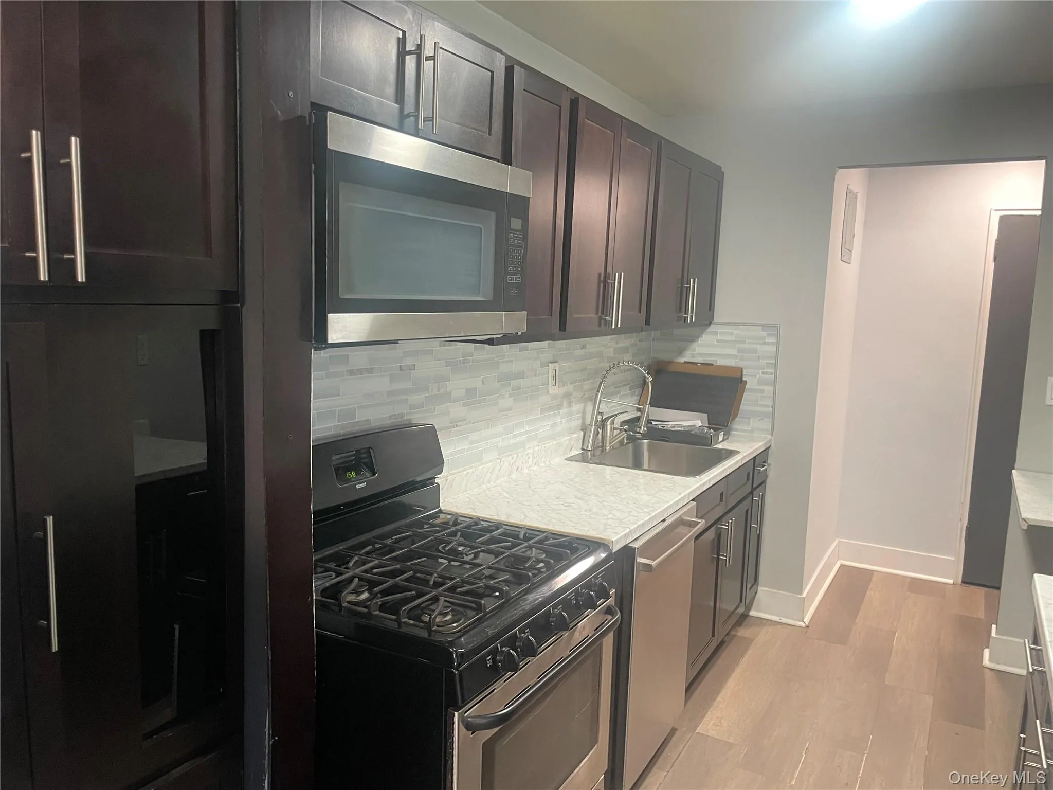 1 Sadore Lane, Yonkers, NY, 1 Bedroom Bedrooms, 3 Rooms Rooms,1 BathroomBathrooms,Residential Lease,For Rent,Sadore,0,1011258 1 Sadore Lane, Yonkers, NY, 1 Bedroom Bedrooms, 3 Rooms Rooms,1 BathroomBathrooms,Residential Lease,For Rent,Sadore,0,1011258