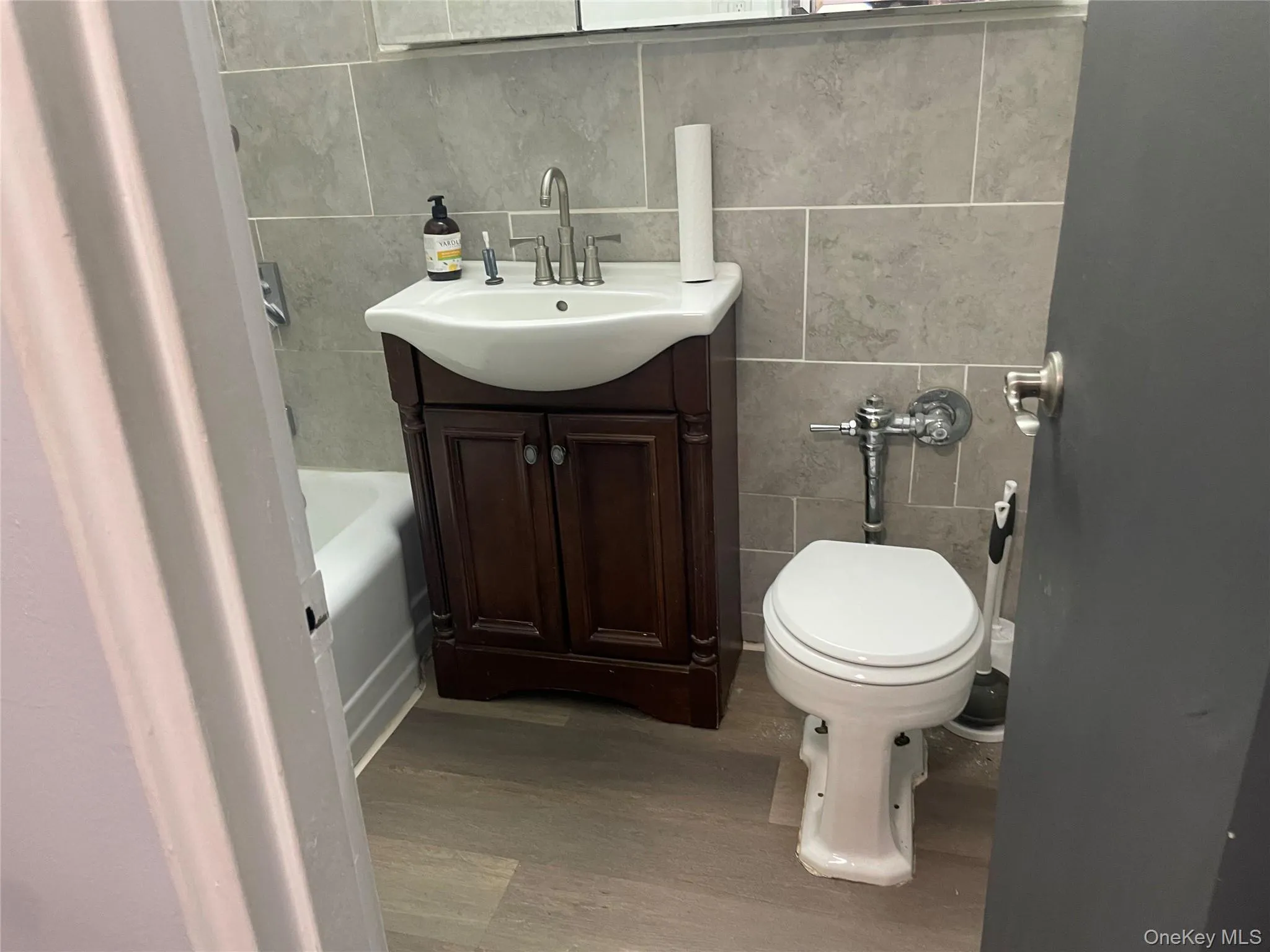 1 Sadore Lane, Yonkers, NY, 1 Bedroom Bedrooms, 3 Rooms Rooms,1 BathroomBathrooms,Residential Lease,For Rent,Sadore,0,1011258 1 Sadore Lane, Yonkers, NY, 1 Bedroom Bedrooms, 3 Rooms Rooms,1 BathroomBathrooms,Residential Lease,For Rent,Sadore,0,1011258