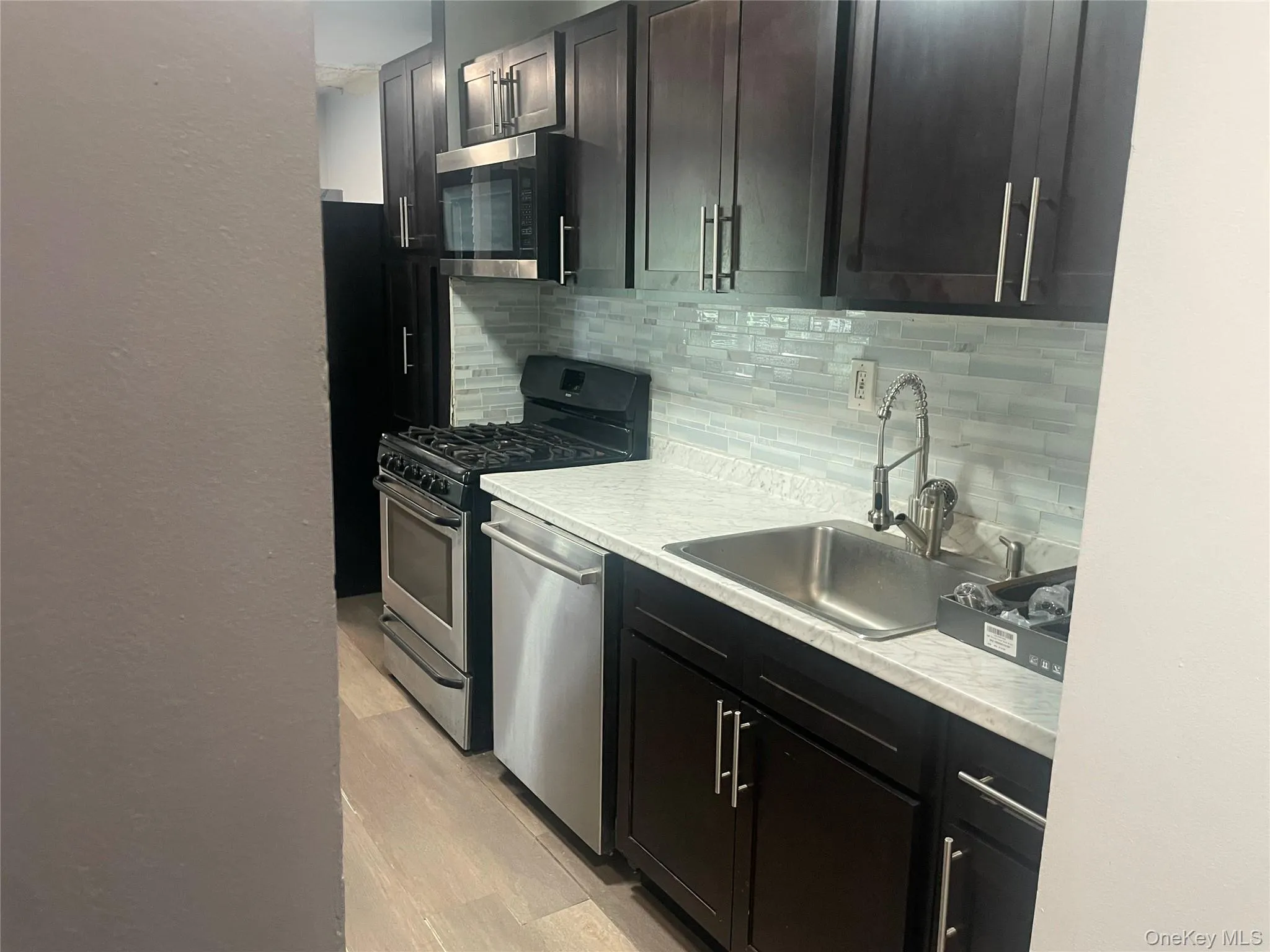 1 Sadore Lane, Yonkers, NY, 1 Bedroom Bedrooms, 3 Rooms Rooms,1 BathroomBathrooms,Residential Lease,For Rent,Sadore,0,1011258 1 Sadore Lane, Yonkers, NY, 1 Bedroom Bedrooms, 3 Rooms Rooms,1 BathroomBathrooms,Residential Lease,For Rent,Sadore,0,1011258