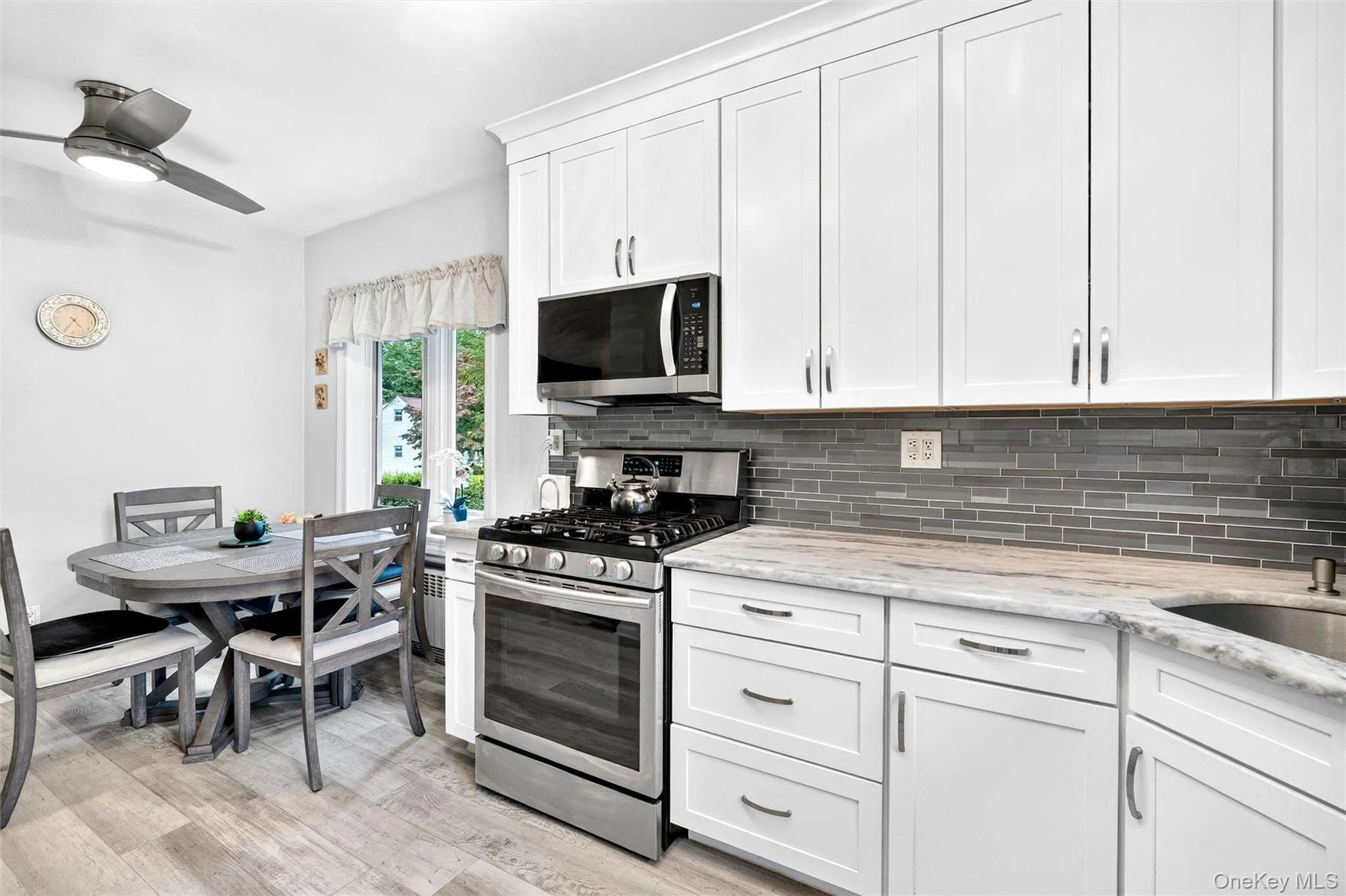 9 Hall Avenue, Clarkstown, NY, 4 Bedrooms Bedrooms, 6 Rooms Rooms,2 BathroomsBathrooms,Residential,For Rent,Hall,0,KEY1011260 9 Hall Avenue, Clarkstown, NY, 4 Bedrooms Bedrooms, 6 Rooms Rooms,2 BathroomsBathrooms,Residential,For Rent,Hall,0,KEY1011260