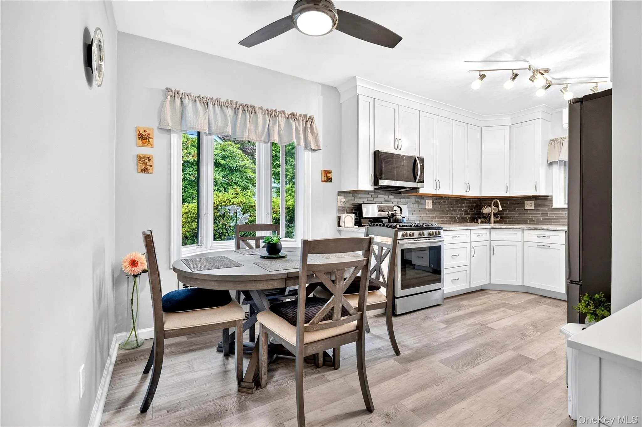 9 Hall Avenue, Clarkstown, NY, 4 Bedrooms Bedrooms, 6 Rooms Rooms,2 BathroomsBathrooms,Residential,For Rent,Hall,0,KEY1011260 9 Hall Avenue, Clarkstown, NY, 4 Bedrooms Bedrooms, 6 Rooms Rooms,2 BathroomsBathrooms,Residential,For Rent,Hall,0,KEY1011260