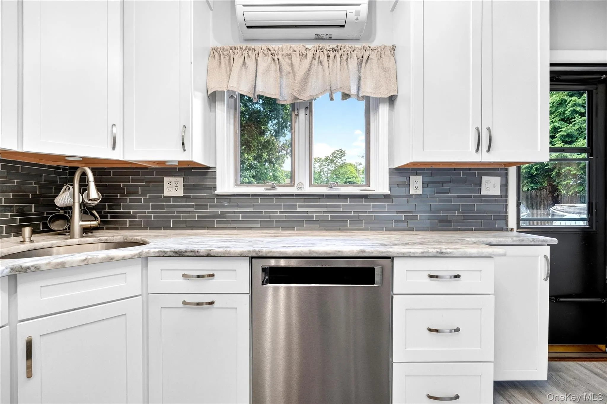 9 Hall Avenue, Clarkstown, NY, 4 Bedrooms Bedrooms, 6 Rooms Rooms,2 BathroomsBathrooms,Residential,For Rent,Hall,0,KEY1011260 9 Hall Avenue, Clarkstown, NY, 4 Bedrooms Bedrooms, 6 Rooms Rooms,2 BathroomsBathrooms,Residential,For Rent,Hall,0,KEY1011260