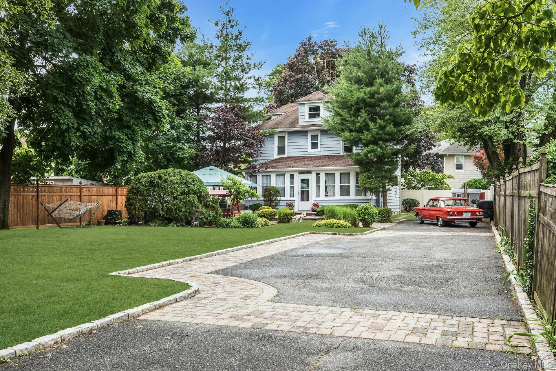 Double width paved driveway & generous parking area Double width paved driveway & generous parking area