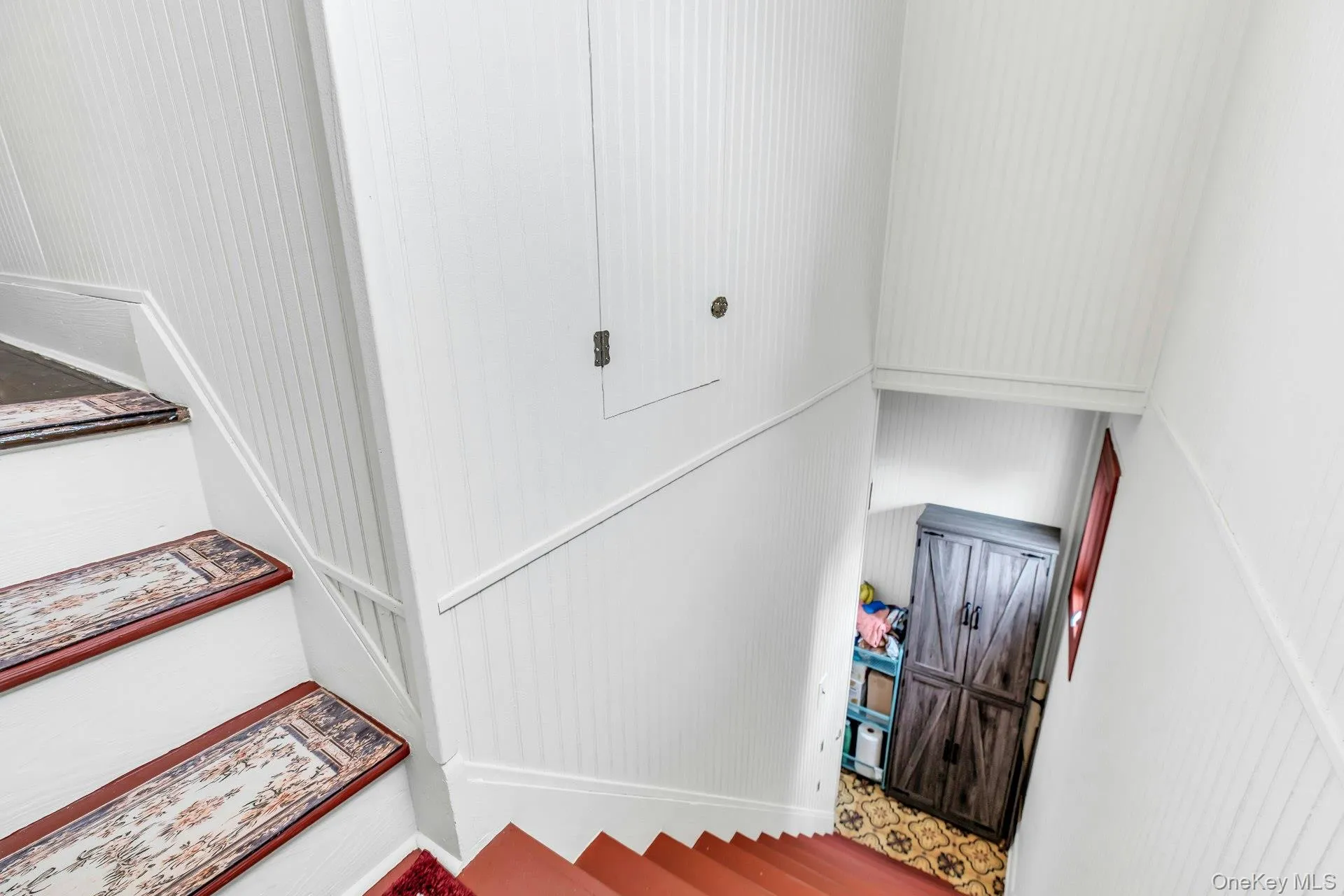 2nd (rear) stairway to 2nd floor 2nd (rear) stairway to 2nd floor