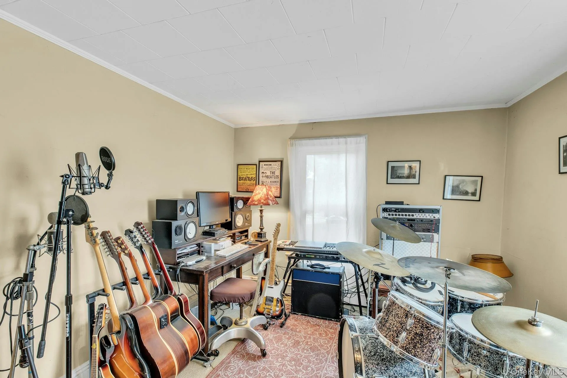Bedroom #3 (presently used as a music studio) Bedroom #3 (presently used as a music studio)