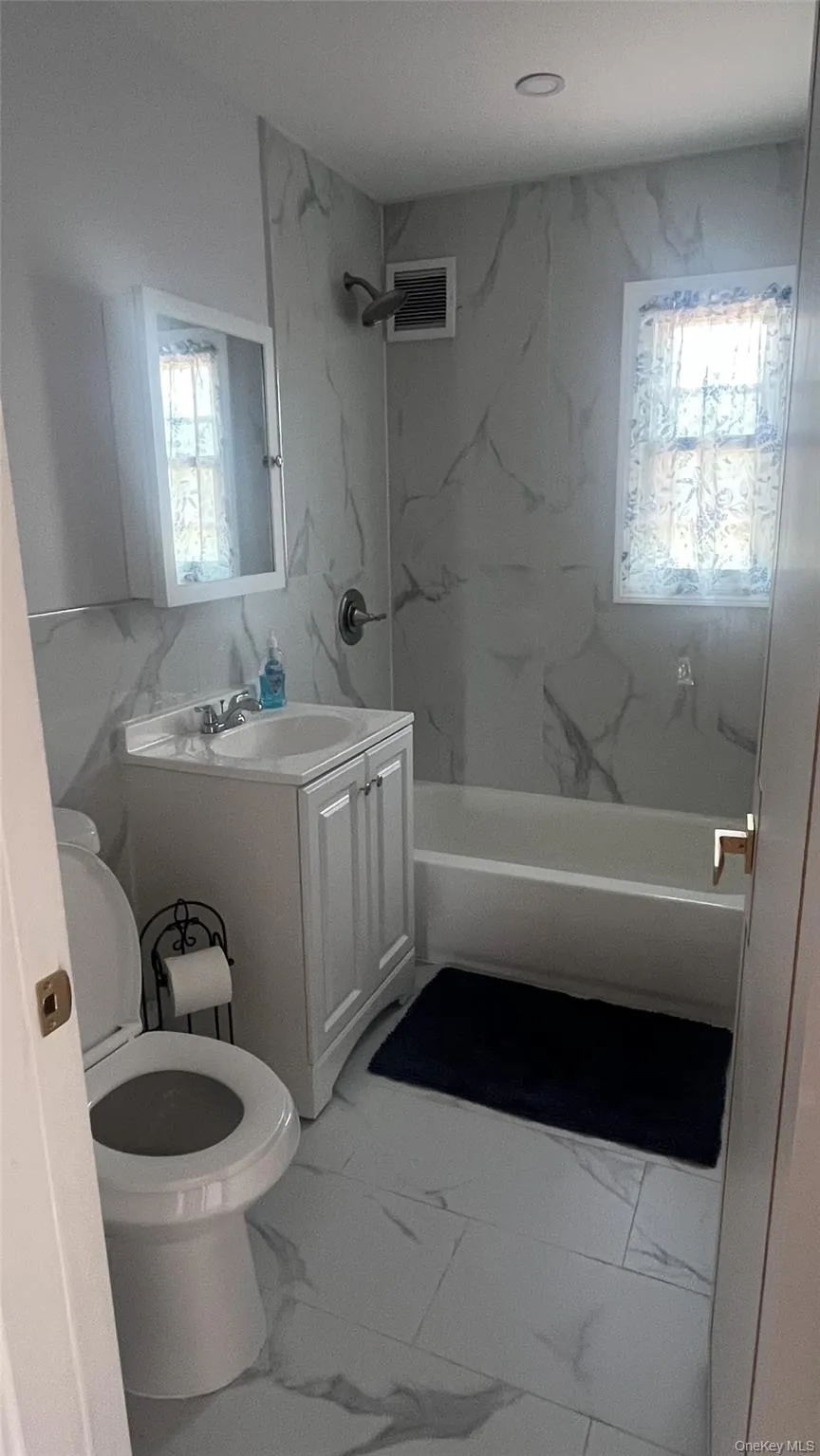 104-35 186th Street, New York, NY, 3 Bedrooms Bedrooms, 5 Rooms Rooms,1 BathroomBathrooms,Residential,For Rent,186th,0,1011267 104-35 186th Street, New York, NY, 3 Bedrooms Bedrooms, 5 Rooms Rooms,1 BathroomBathrooms,Residential,For Rent,186th,0,1011267