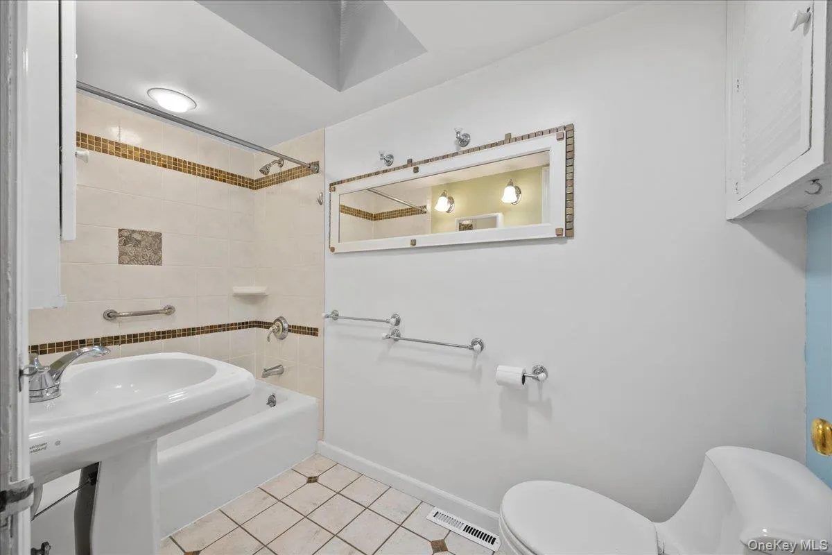 4 Brandon Road, Patterson, NY, 3 Bedrooms Bedrooms, 4 Rooms Rooms,1 BathroomBathrooms,Residential,For Rent,Brandon,0,1011269 4 Brandon Road, Patterson, NY, 3 Bedrooms Bedrooms, 4 Rooms Rooms,1 BathroomBathrooms,Residential,For Rent,Brandon,0,1011269