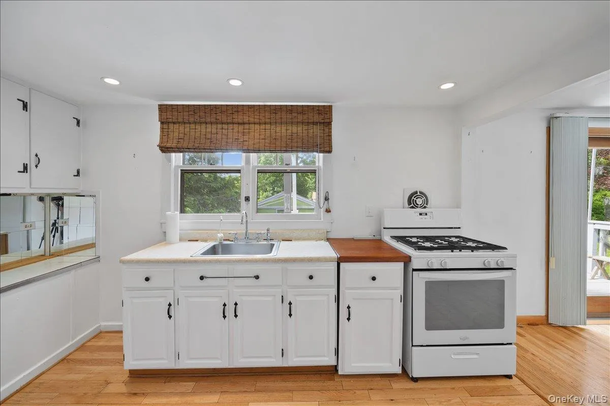 4 Brandon Road, Patterson, NY, 3 Bedrooms Bedrooms, 4 Rooms Rooms,1 BathroomBathrooms,Residential,For Rent,Brandon,0,1011269 4 Brandon Road, Patterson, NY, 3 Bedrooms Bedrooms, 4 Rooms Rooms,1 BathroomBathrooms,Residential,For Rent,Brandon,0,1011269