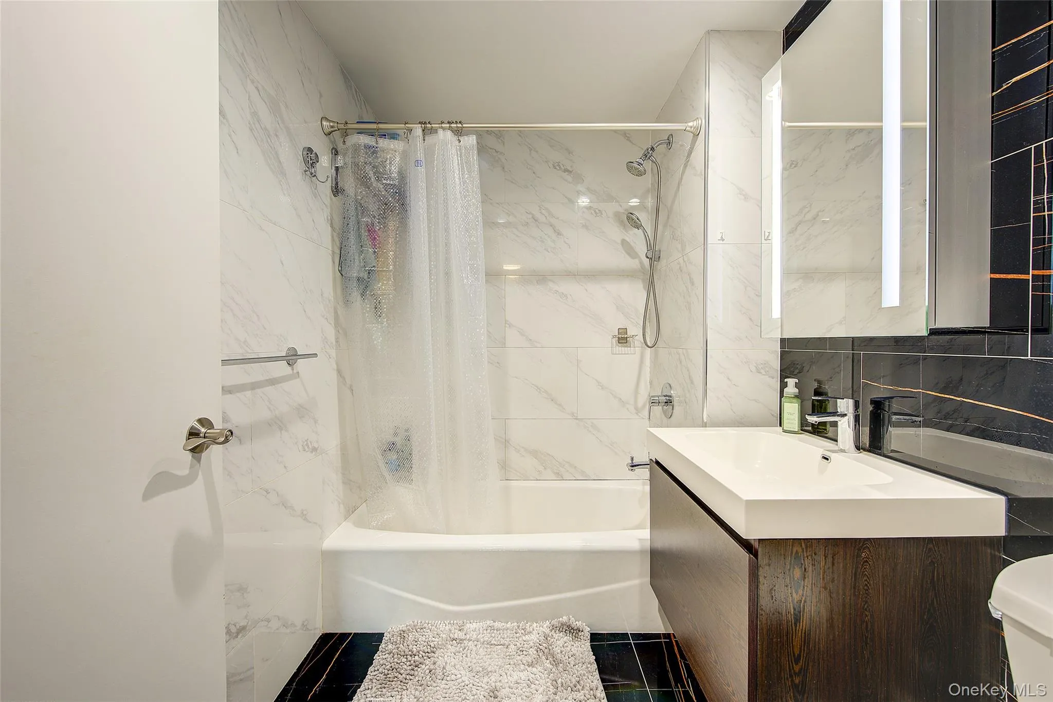97-45 63rd Drive, New York, NY, 2 Bedrooms Bedrooms, 5 Rooms Rooms,2 BathroomsBathrooms,Residential,For Rent,63rd,0,1011270 97-45 63rd Drive, New York, NY, 2 Bedrooms Bedrooms, 5 Rooms Rooms,2 BathroomsBathrooms,Residential,For Rent,63rd,0,1011270