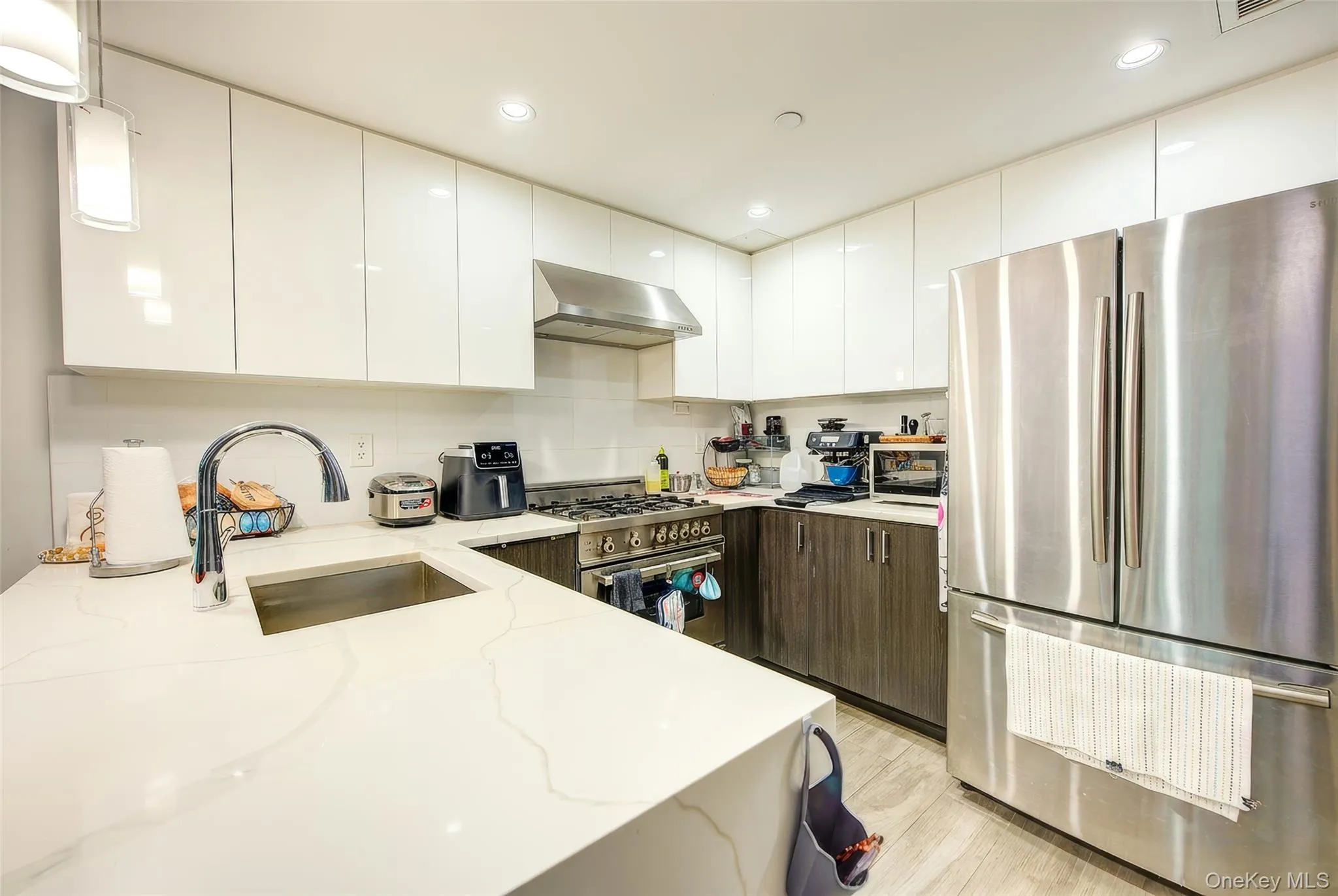 97-45 63rd Drive, New York, NY, 2 Bedrooms Bedrooms, 5 Rooms Rooms,2 BathroomsBathrooms,Residential,For Rent,63rd,0,1011270 97-45 63rd Drive, New York, NY, 2 Bedrooms Bedrooms, 5 Rooms Rooms,2 BathroomsBathrooms,Residential,For Rent,63rd,0,1011270