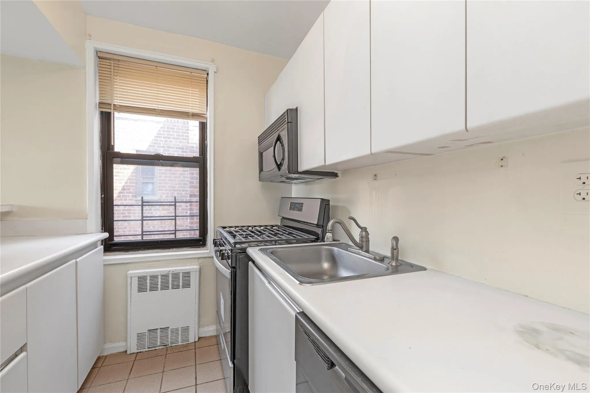 150-11 72nd Road, New York, NY, 3 Rooms Rooms,1 BathroomBathrooms,Residential,For Rent,72nd,0,1011271 150-11 72nd Road, New York, NY, 3 Rooms Rooms,1 BathroomBathrooms,Residential,For Rent,72nd,0,1011271