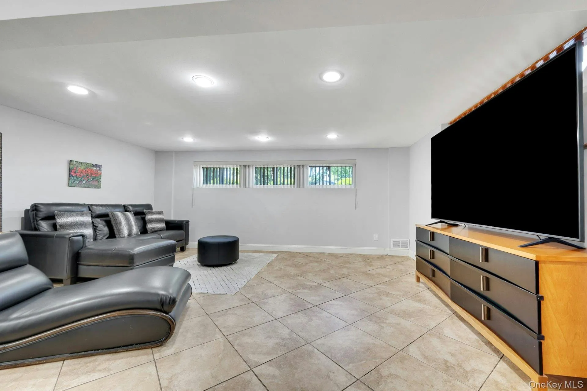 101 Windsor Oval, New Rochelle, NY, 4 Bedrooms Bedrooms, 9 Rooms Rooms,3 BathroomsBathrooms,Residential,For Rent,Windsor,0,1011278 101 Windsor Oval, New Rochelle, NY, 4 Bedrooms Bedrooms, 9 Rooms Rooms,3 BathroomsBathrooms,Residential,For Rent,Windsor,0,1011278