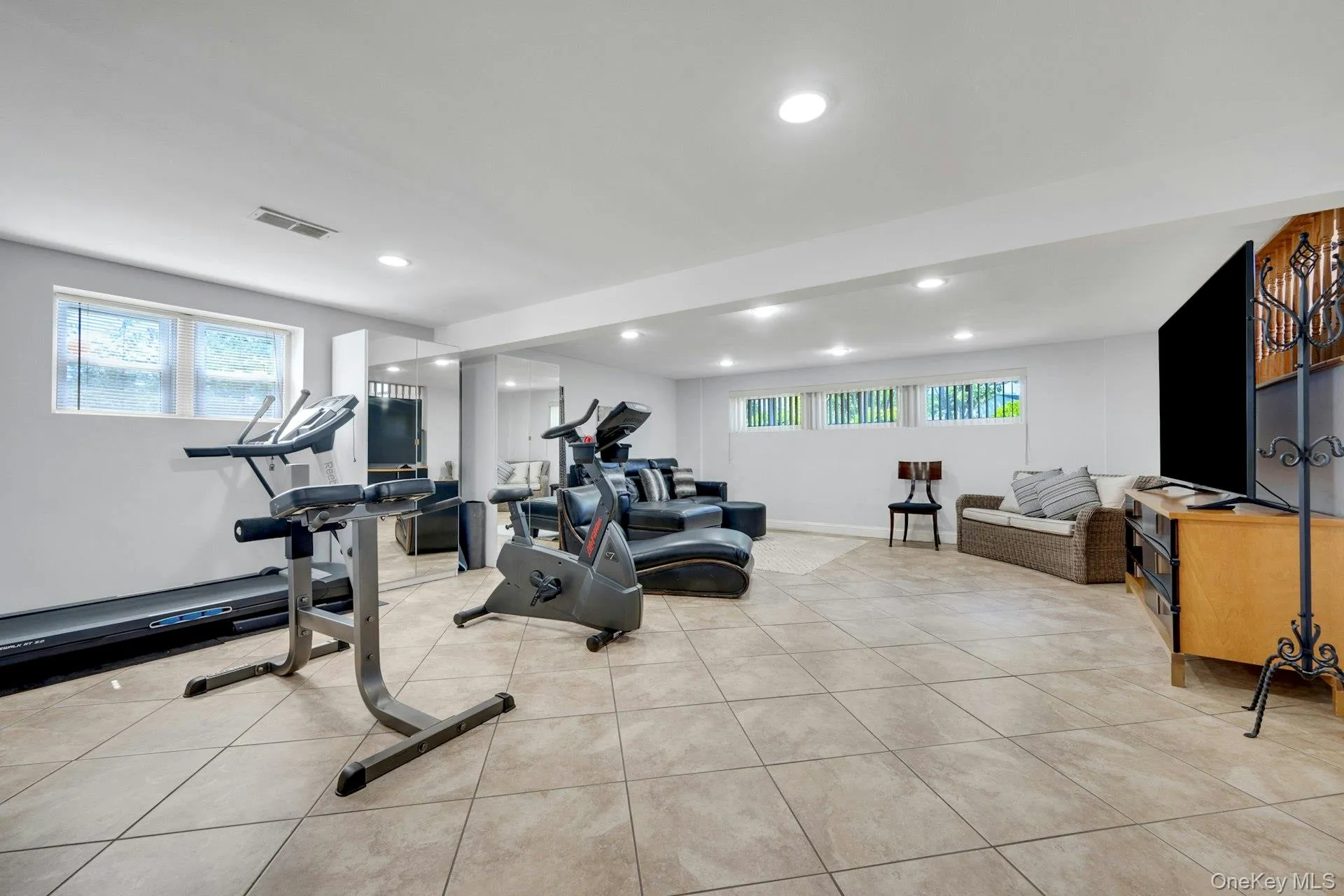 101 Windsor Oval, New Rochelle, NY, 4 Bedrooms Bedrooms, 9 Rooms Rooms,3 BathroomsBathrooms,Residential,For Rent,Windsor,0,1011278 101 Windsor Oval, New Rochelle, NY, 4 Bedrooms Bedrooms, 9 Rooms Rooms,3 BathroomsBathrooms,Residential,For Rent,Windsor,0,1011278