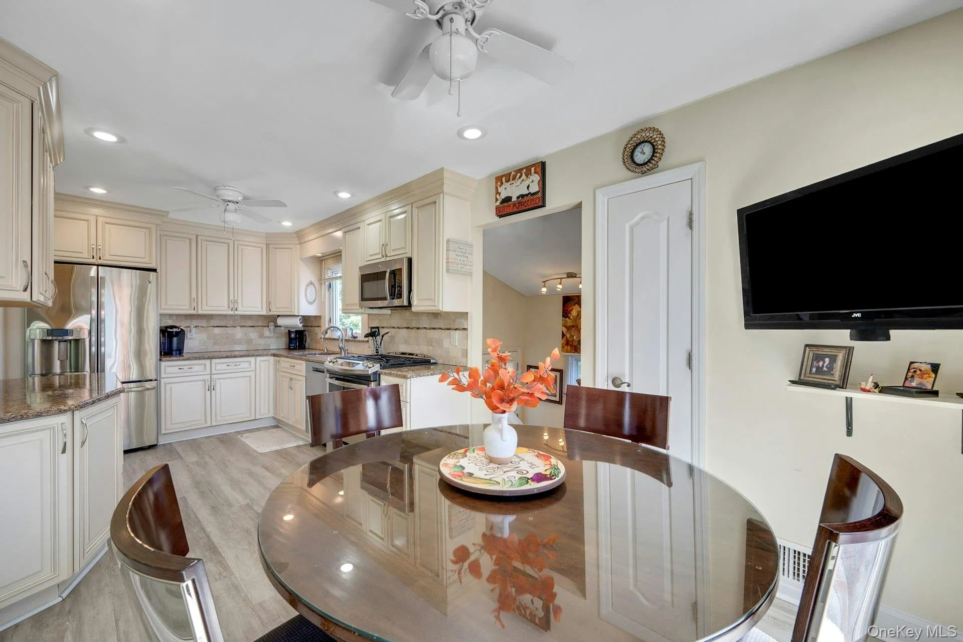 101 Windsor Oval, New Rochelle, NY, 4 Bedrooms Bedrooms, 9 Rooms Rooms,3 BathroomsBathrooms,Residential,For Rent,Windsor,0,1011278 101 Windsor Oval, New Rochelle, NY, 4 Bedrooms Bedrooms, 9 Rooms Rooms,3 BathroomsBathrooms,Residential,For Rent,Windsor,0,1011278