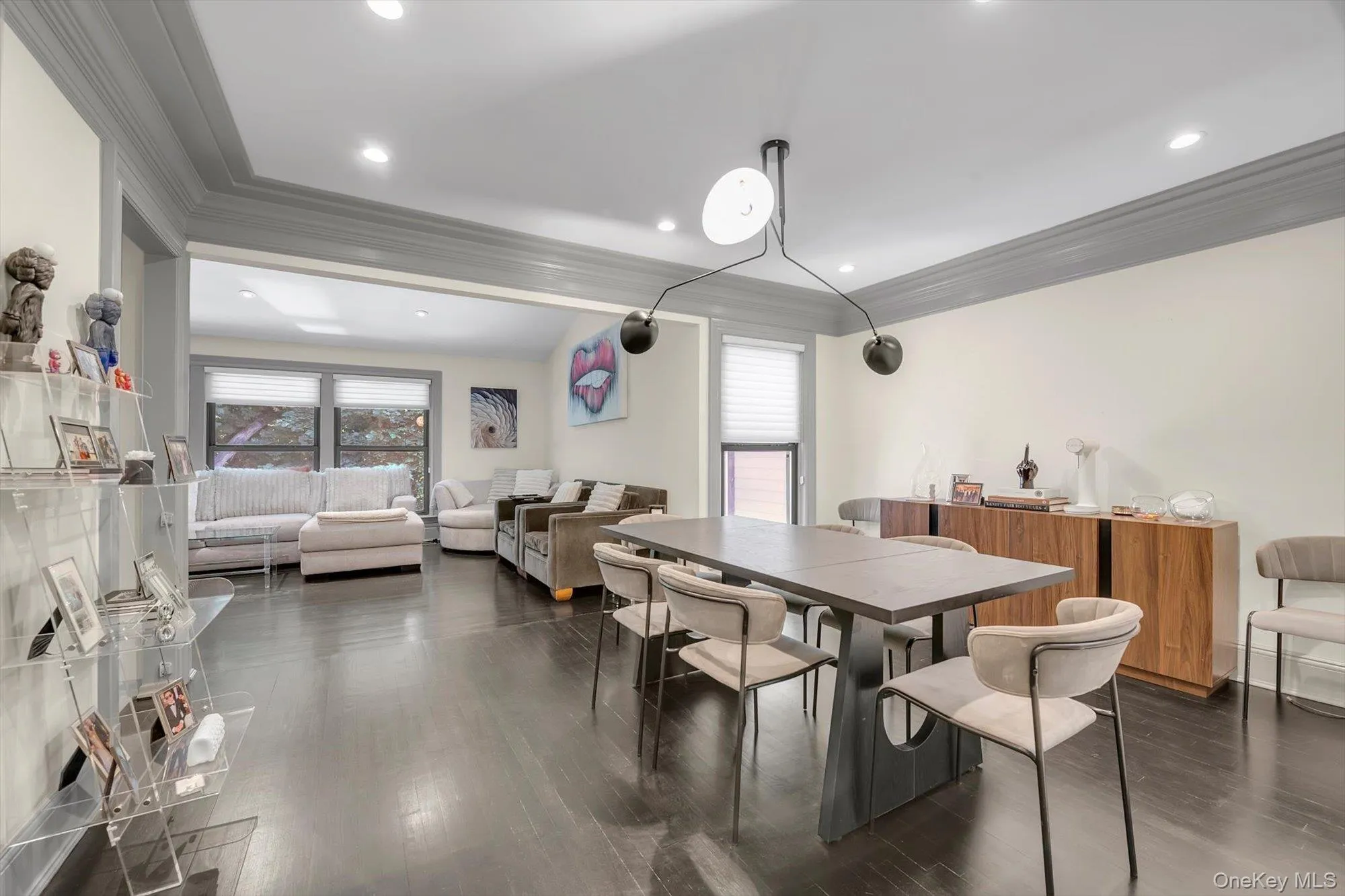 Flowing seamlessly into the spacious living and dining areas. Flowing seamlessly into the spacious living and dining areas.