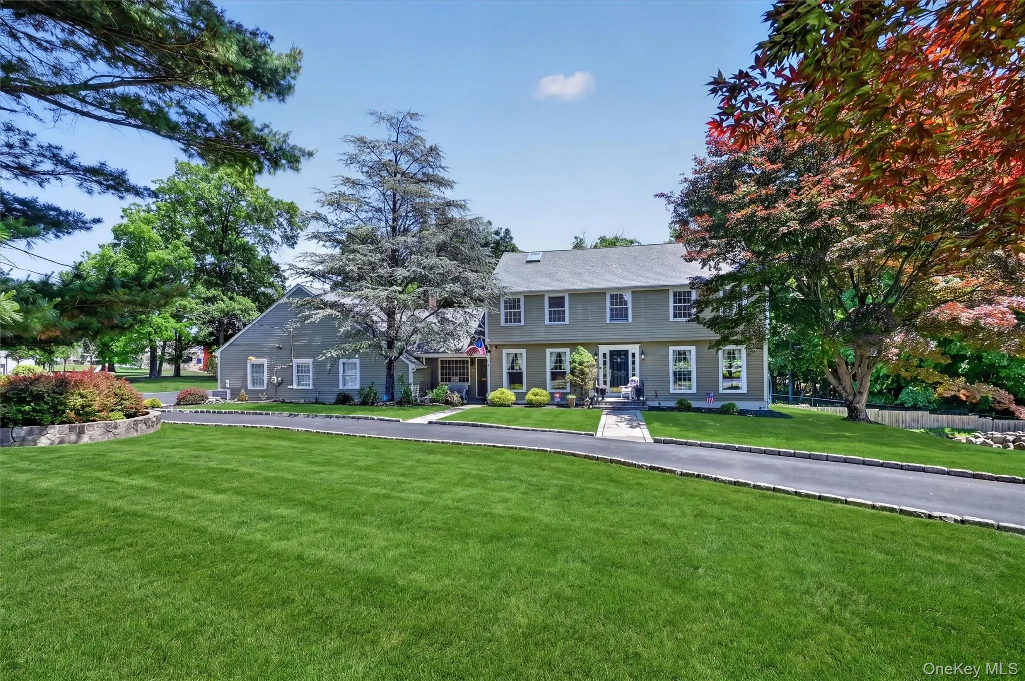Colonial-style majestic residence Colonial-style majestic residence
