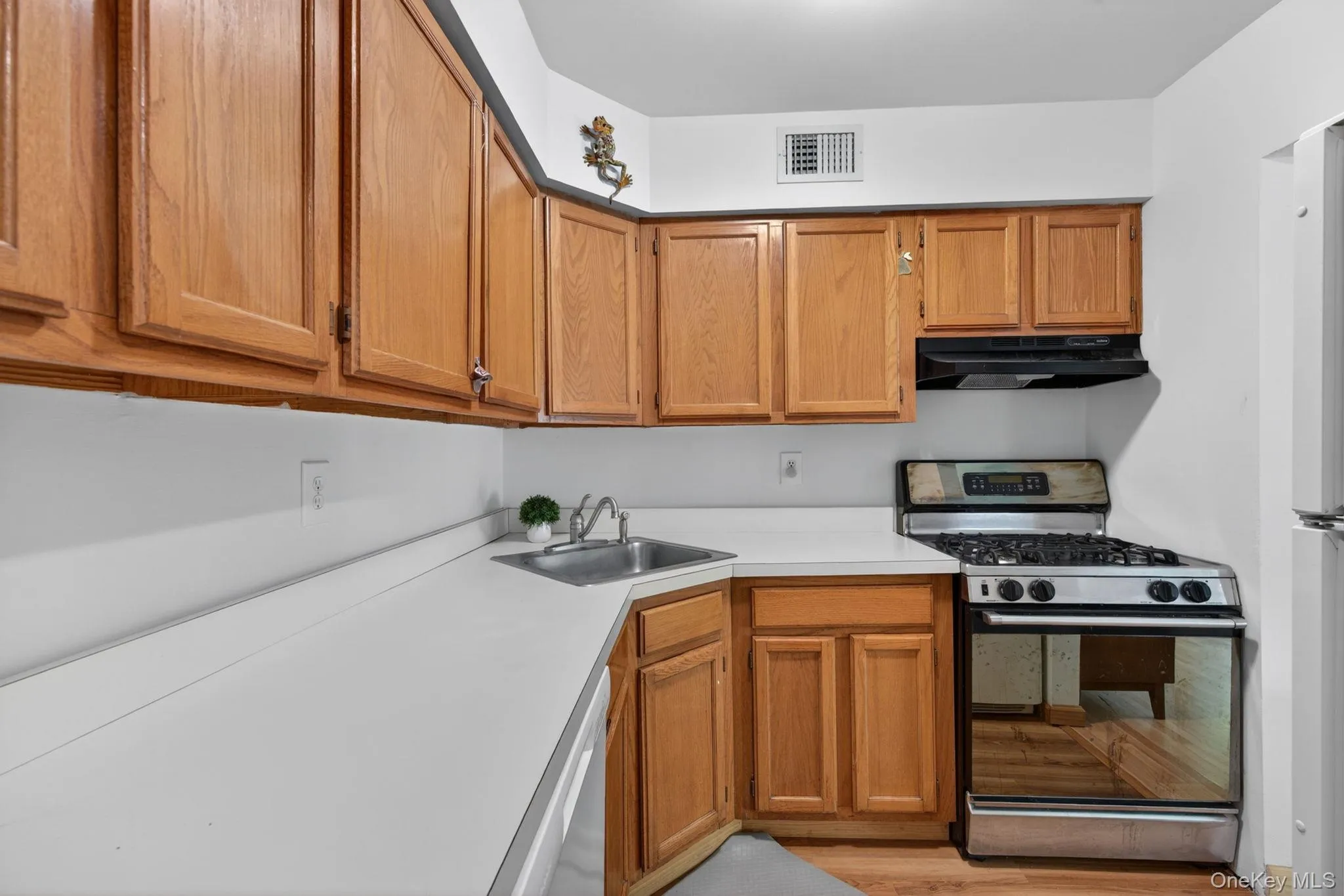 182 Fairview Circle, Brookhaven, NY, 2 Bedrooms Bedrooms, 6 Rooms Rooms,1 BathroomBathrooms,Residential,For Rent,Fairview,0,1011284 182 Fairview Circle, Brookhaven, NY, 2 Bedrooms Bedrooms, 6 Rooms Rooms,1 BathroomBathrooms,Residential,For Rent,Fairview,0,1011284