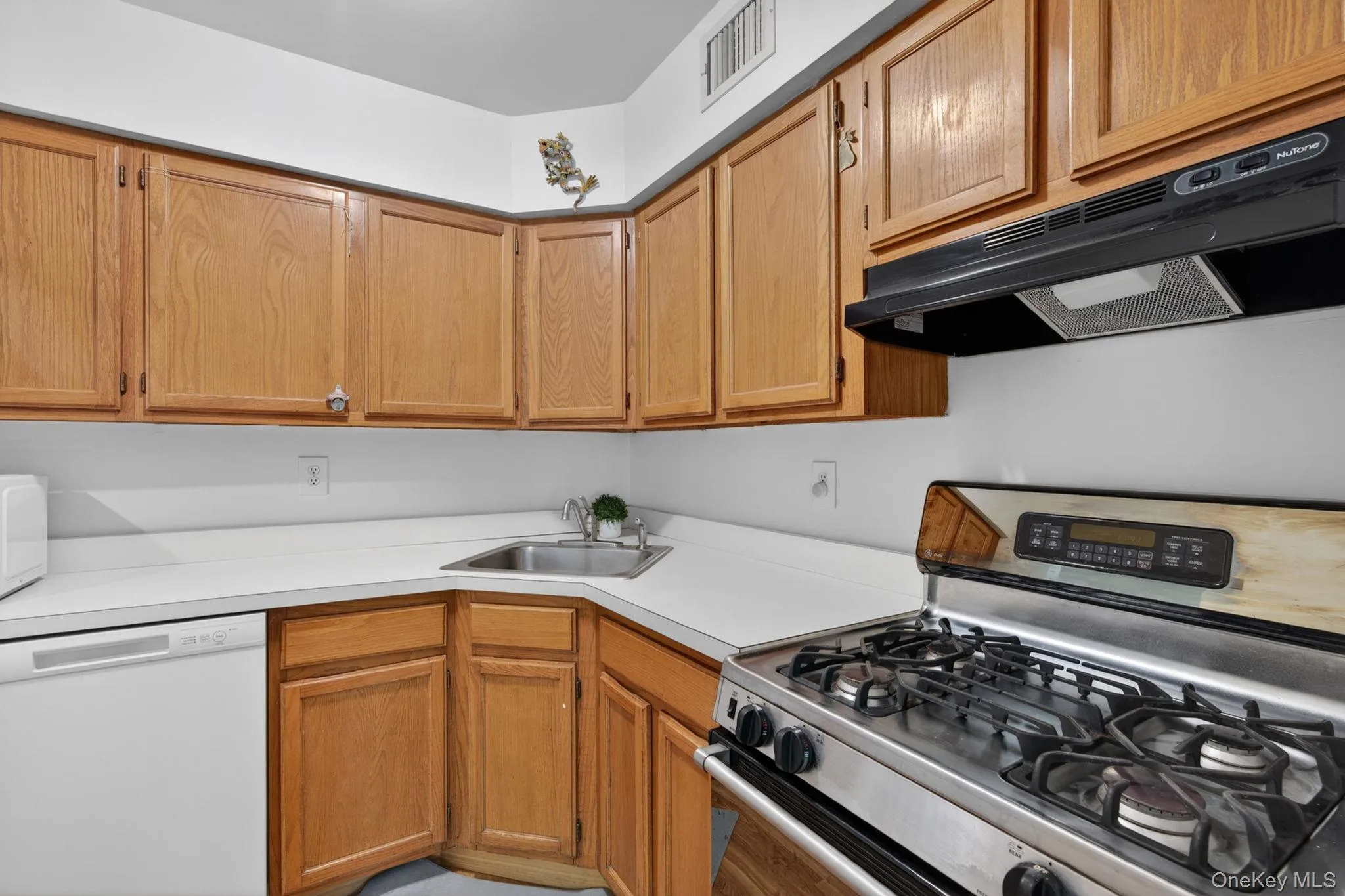 182 Fairview Circle, Brookhaven, NY, 2 Bedrooms Bedrooms, 6 Rooms Rooms,1 BathroomBathrooms,Residential,For Rent,Fairview,0,1011284 182 Fairview Circle, Brookhaven, NY, 2 Bedrooms Bedrooms, 6 Rooms Rooms,1 BathroomBathrooms,Residential,For Rent,Fairview,0,1011284