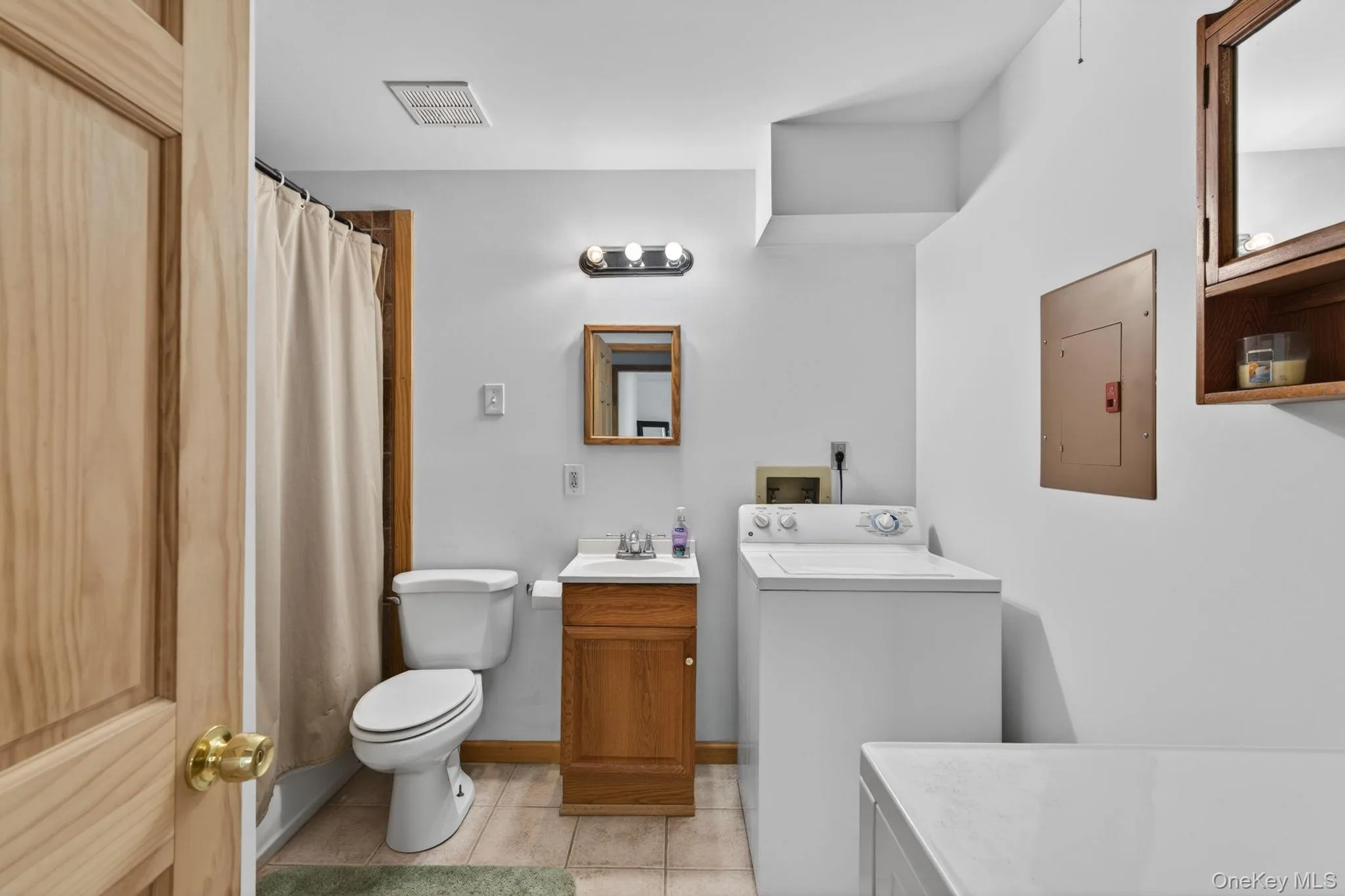 182 Fairview Circle, Brookhaven, NY, 2 Bedrooms Bedrooms, 6 Rooms Rooms,1 BathroomBathrooms,Residential,For Rent,Fairview,0,1011284 182 Fairview Circle, Brookhaven, NY, 2 Bedrooms Bedrooms, 6 Rooms Rooms,1 BathroomBathrooms,Residential,For Rent,Fairview,0,1011284
