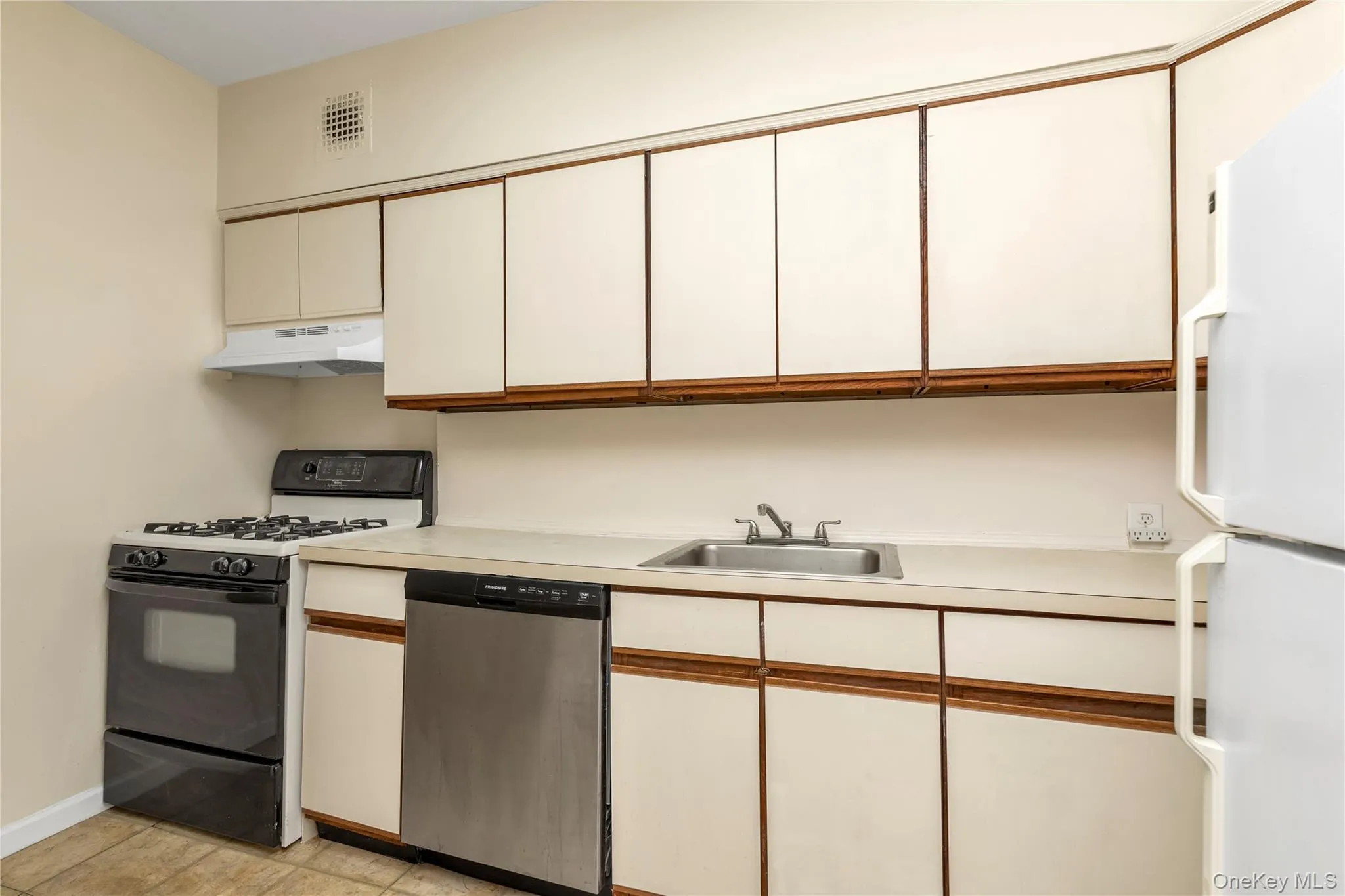 41-14 68th Street, New York, NY, 1 Bedroom Bedrooms, 4 Rooms Rooms,1 BathroomBathrooms,Residential,For Rent,68th,0,1011286 41-14 68th Street, New York, NY, 1 Bedroom Bedrooms, 4 Rooms Rooms,1 BathroomBathrooms,Residential,For Rent,68th,0,1011286