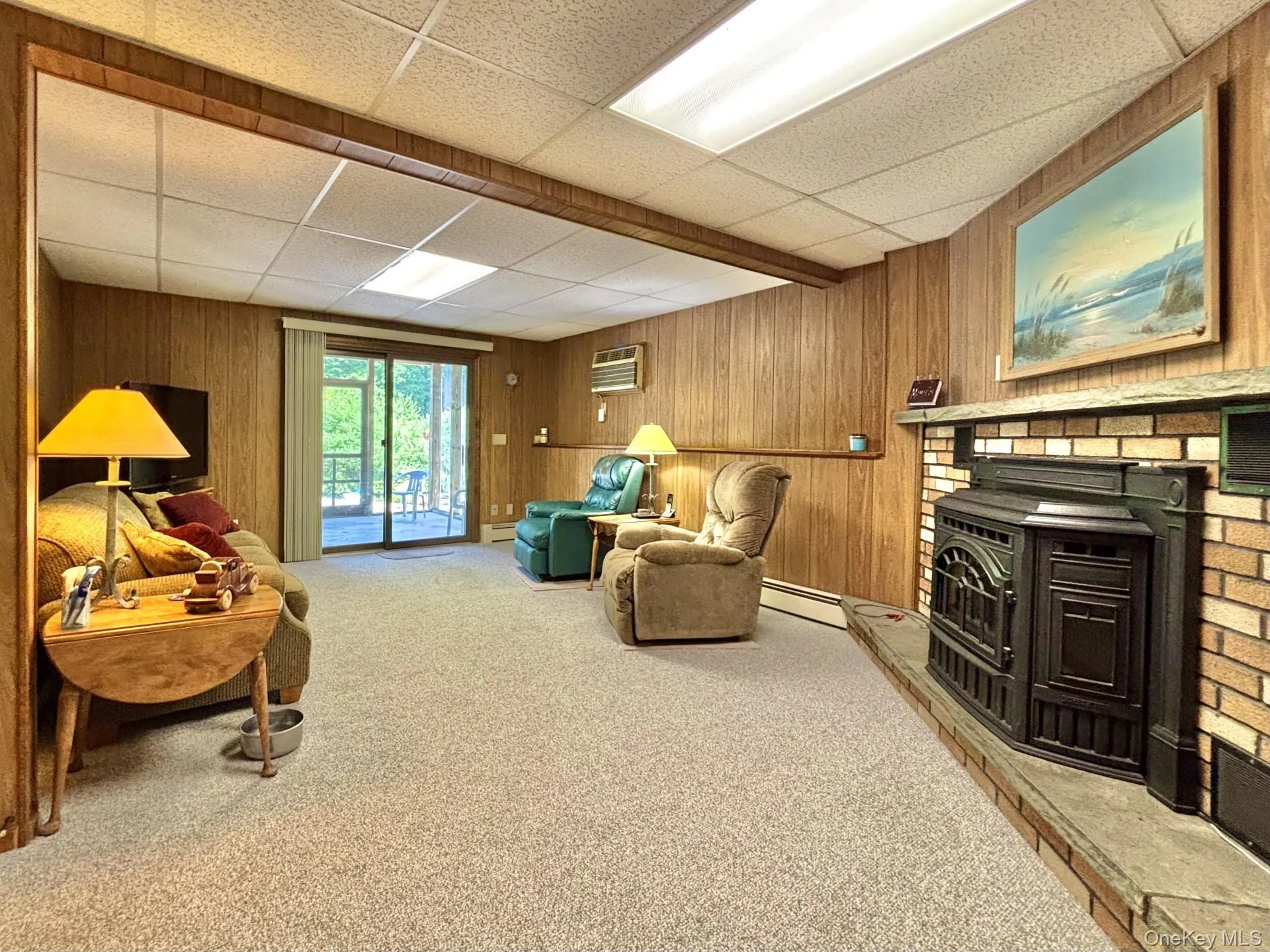 Spacious family room Spacious family room