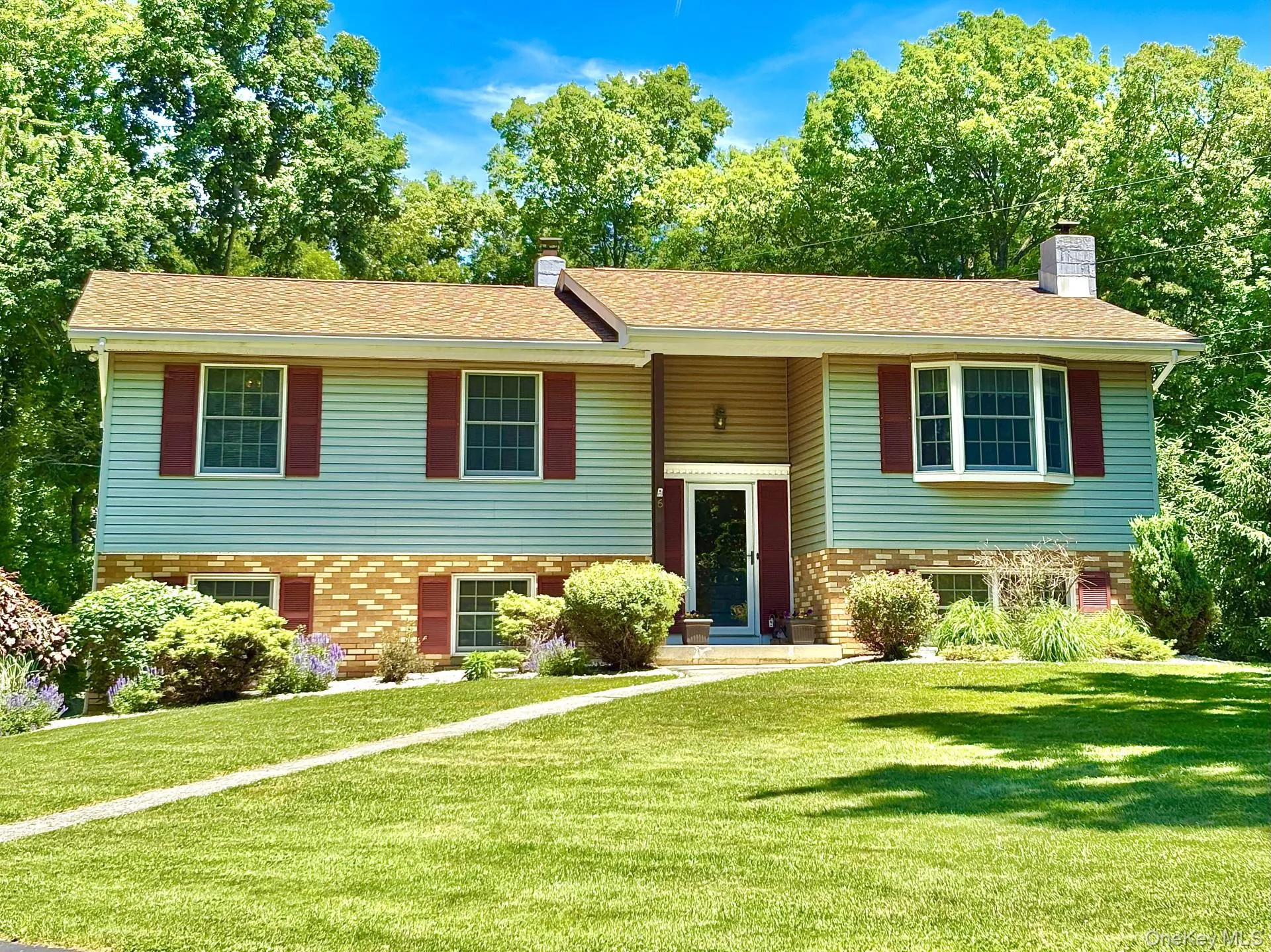 Rhinebeck 4 BR, 2 bath, 2078 SF w/inground pool Rhinebeck 4 BR, 2 bath, 2078 SF w/inground pool