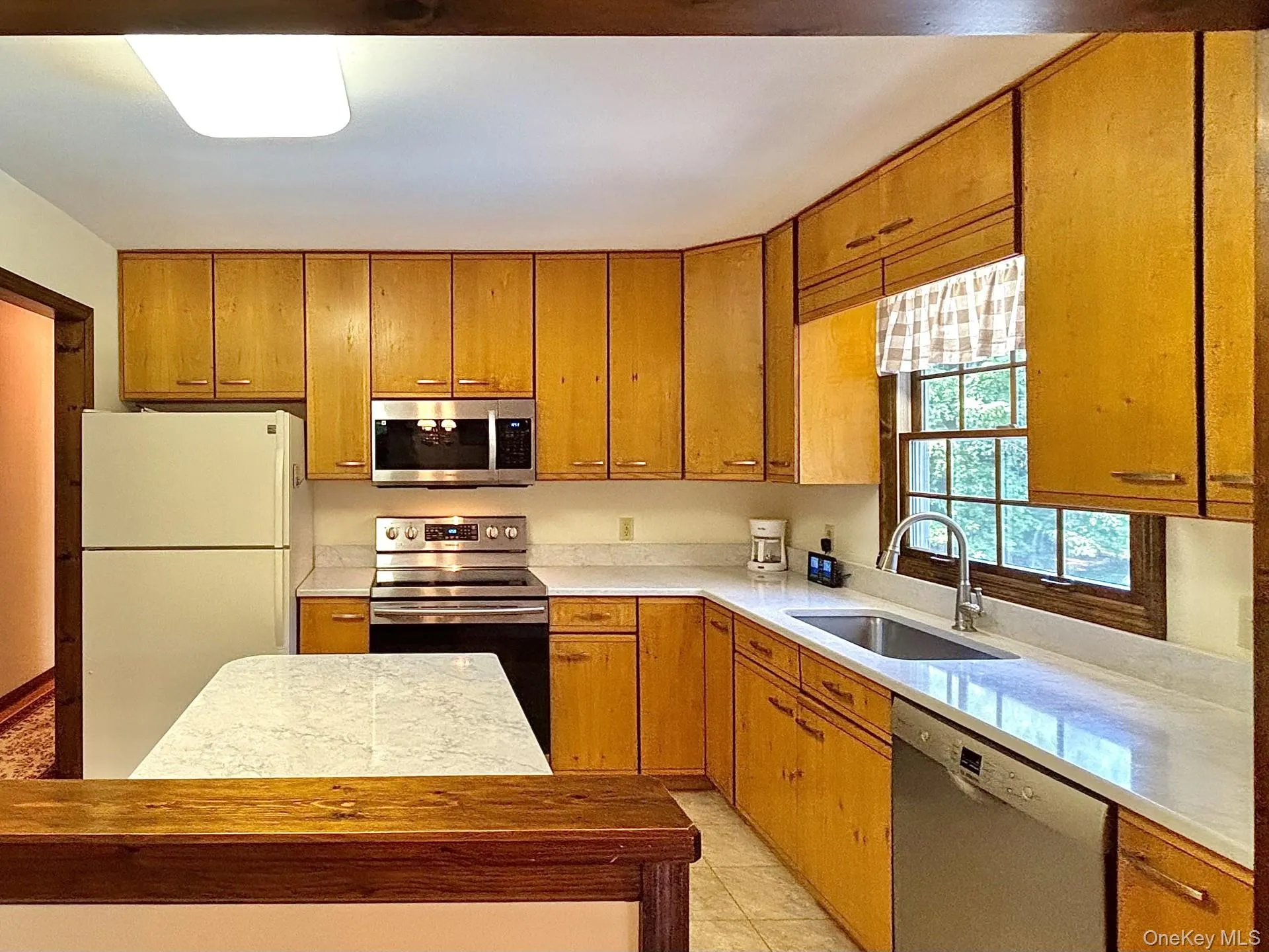 Custom cabinetry, quartz counters Custom cabinetry, quartz counters