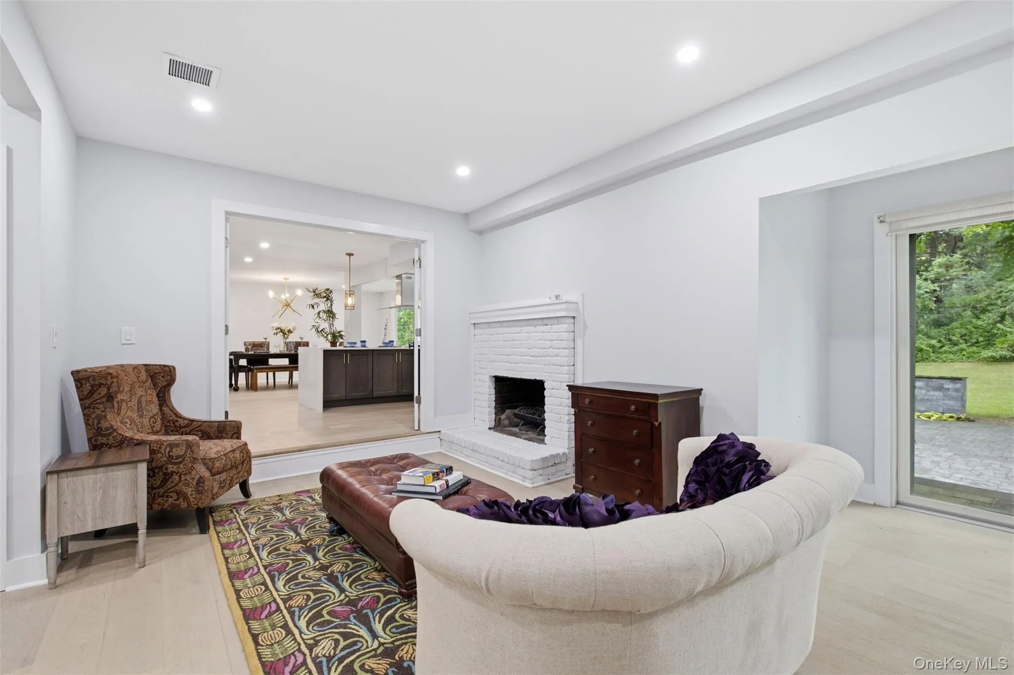 455 Deer Park Road, Huntington, NY, 6 Bedrooms Bedrooms, 10 Rooms Rooms,3 BathroomsBathrooms,Residential,For Rent,Deer Park,0,1011301 455 Deer Park Road, Huntington, NY, 6 Bedrooms Bedrooms, 10 Rooms Rooms,3 BathroomsBathrooms,Residential,For Rent,Deer Park,0,1011301