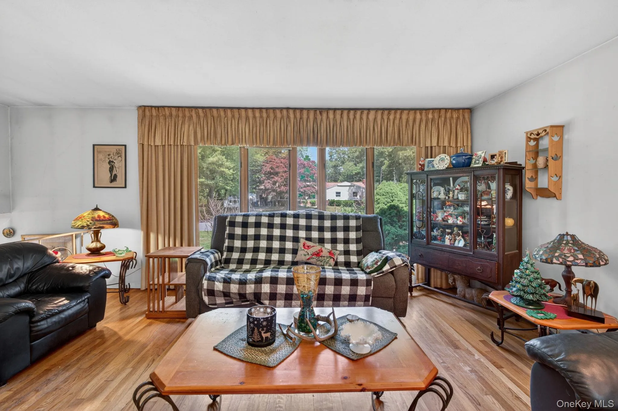 14 Mark Drive, Smithtown, NY, 4 Bedrooms Bedrooms, 8 Rooms Rooms,2 BathroomsBathrooms,Residential,For Rent,Mark,0,1011307 14 Mark Drive, Smithtown, NY, 4 Bedrooms Bedrooms, 8 Rooms Rooms,2 BathroomsBathrooms,Residential,For Rent,Mark,0,1011307