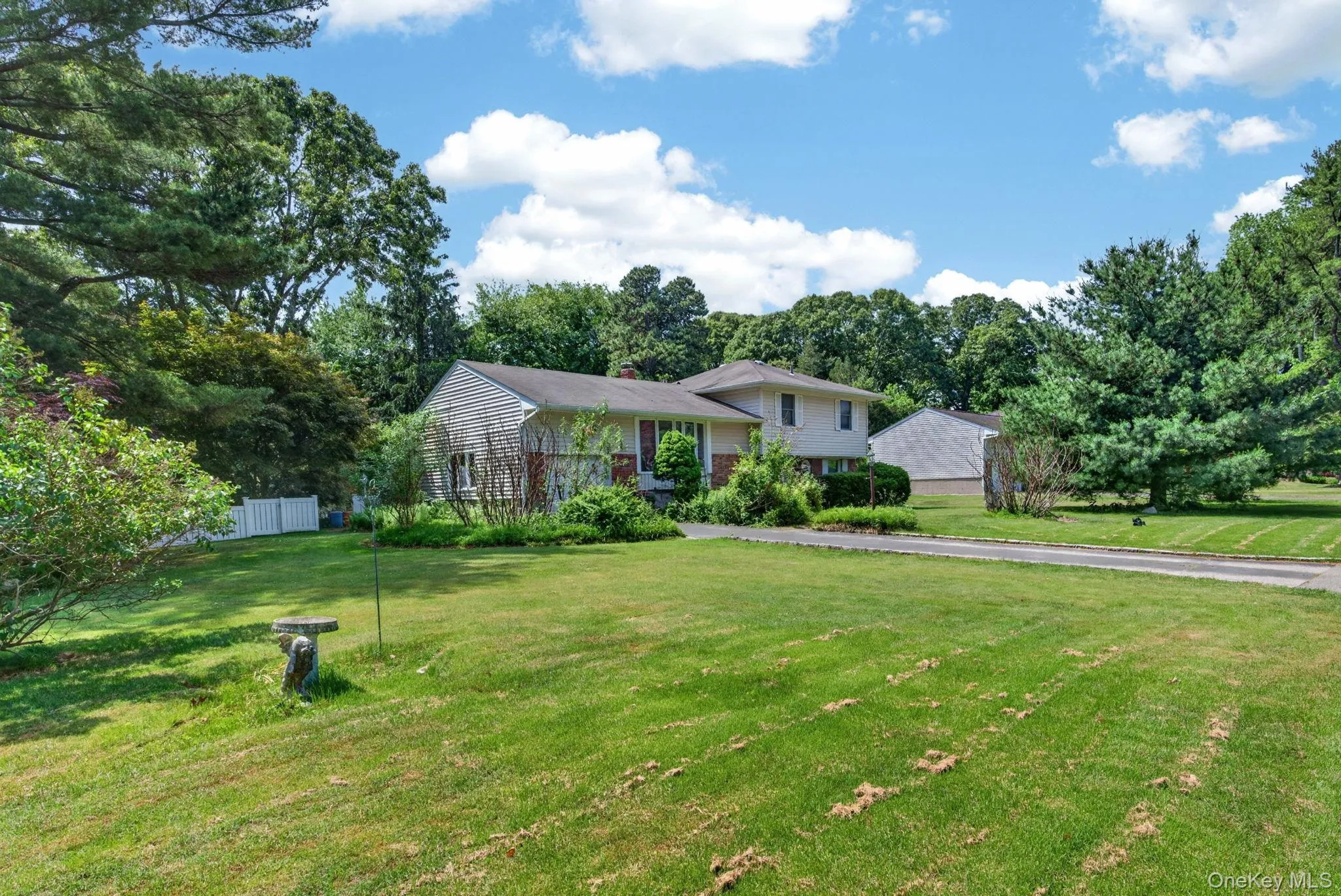 14 Mark Drive, Smithtown, NY, 4 Bedrooms Bedrooms, 8 Rooms Rooms,2 BathroomsBathrooms,Residential,For Rent,Mark,0,1011307 14 Mark Drive, Smithtown, NY, 4 Bedrooms Bedrooms, 8 Rooms Rooms,2 BathroomsBathrooms,Residential,For Rent,Mark,0,1011307