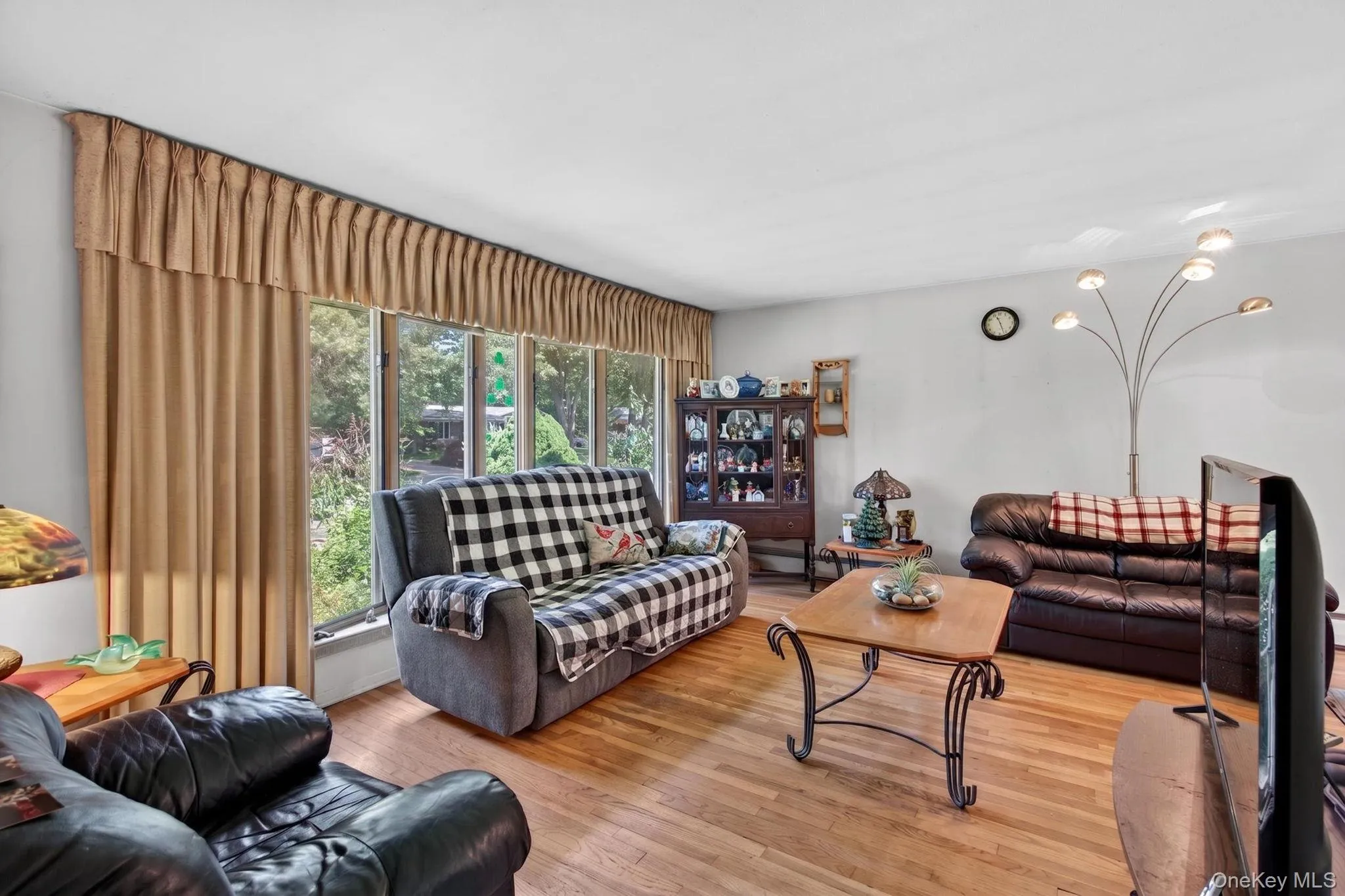 14 Mark Drive, Smithtown, NY, 4 Bedrooms Bedrooms, 8 Rooms Rooms,2 BathroomsBathrooms,Residential,For Rent,Mark,0,1011307 14 Mark Drive, Smithtown, NY, 4 Bedrooms Bedrooms, 8 Rooms Rooms,2 BathroomsBathrooms,Residential,For Rent,Mark,0,1011307