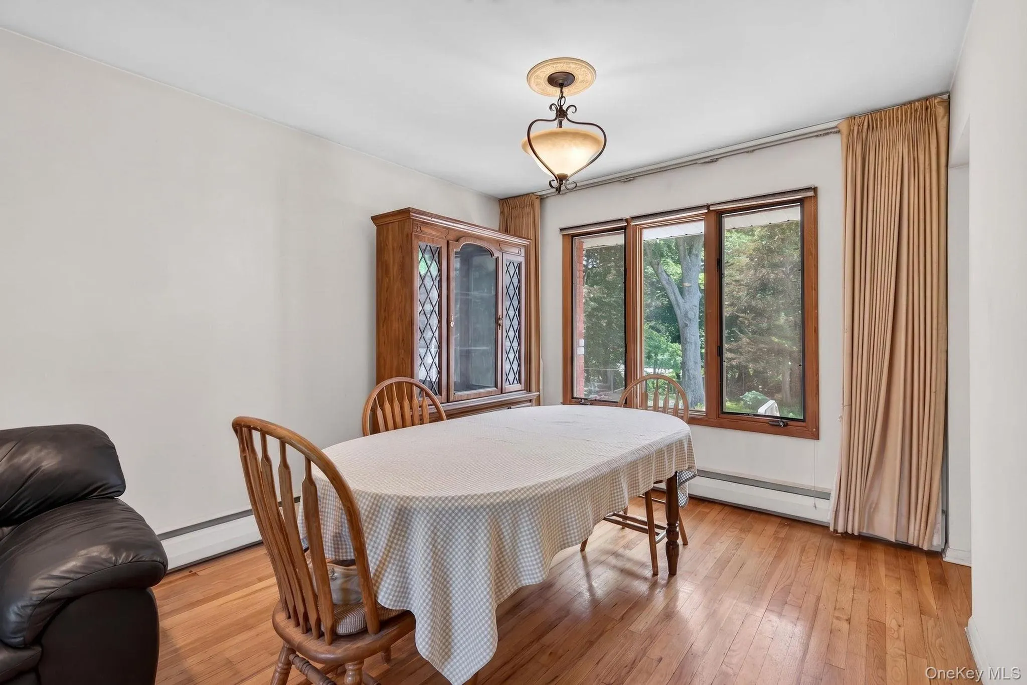 14 Mark Drive, Smithtown, NY, 4 Bedrooms Bedrooms, 8 Rooms Rooms,2 BathroomsBathrooms,Residential,For Rent,Mark,0,1011307 14 Mark Drive, Smithtown, NY, 4 Bedrooms Bedrooms, 8 Rooms Rooms,2 BathroomsBathrooms,Residential,For Rent,Mark,0,1011307