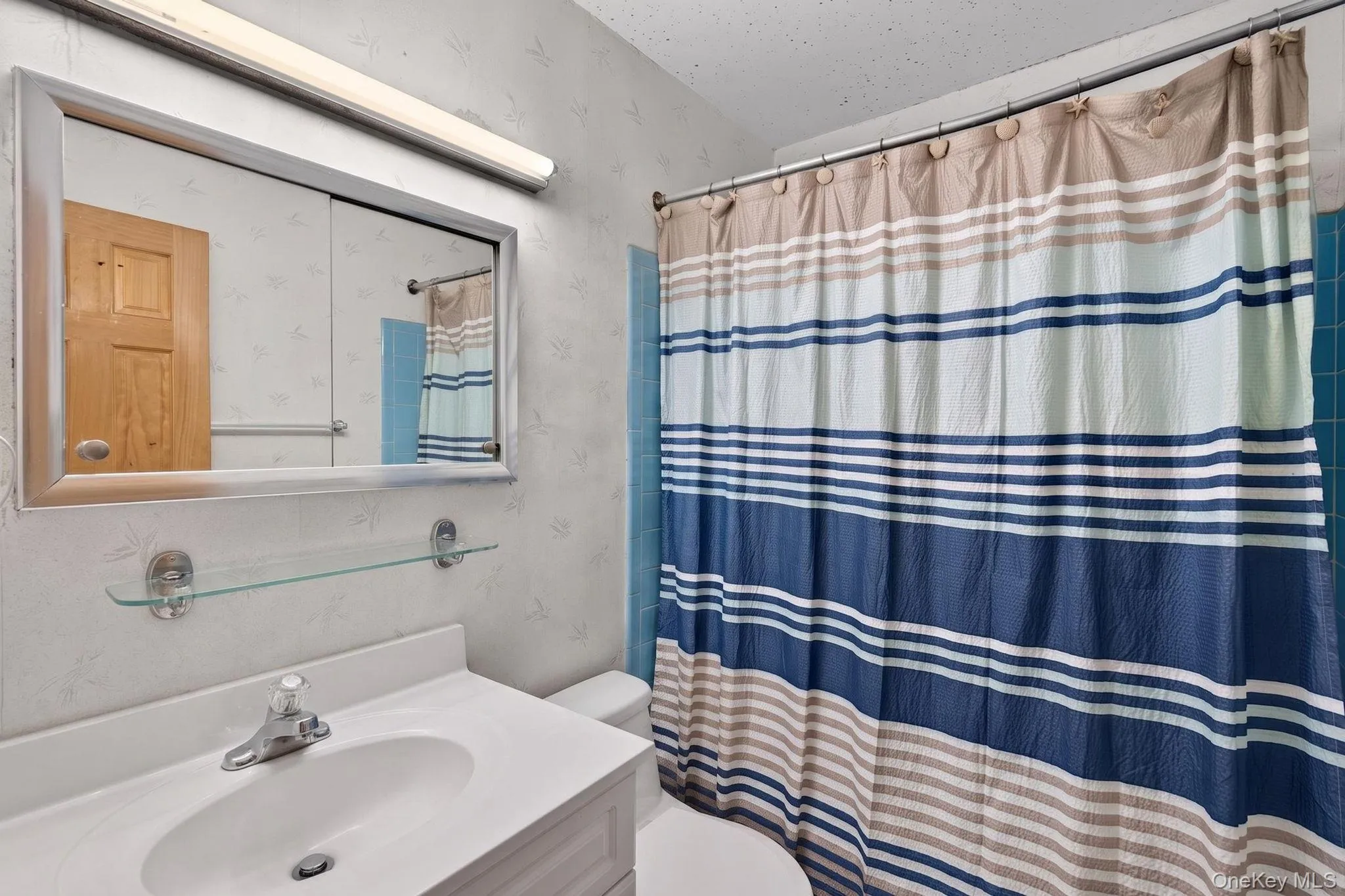 14 Mark Drive, Smithtown, NY, 4 Bedrooms Bedrooms, 8 Rooms Rooms,2 BathroomsBathrooms,Residential,For Rent,Mark,0,1011307 14 Mark Drive, Smithtown, NY, 4 Bedrooms Bedrooms, 8 Rooms Rooms,2 BathroomsBathrooms,Residential,For Rent,Mark,0,1011307