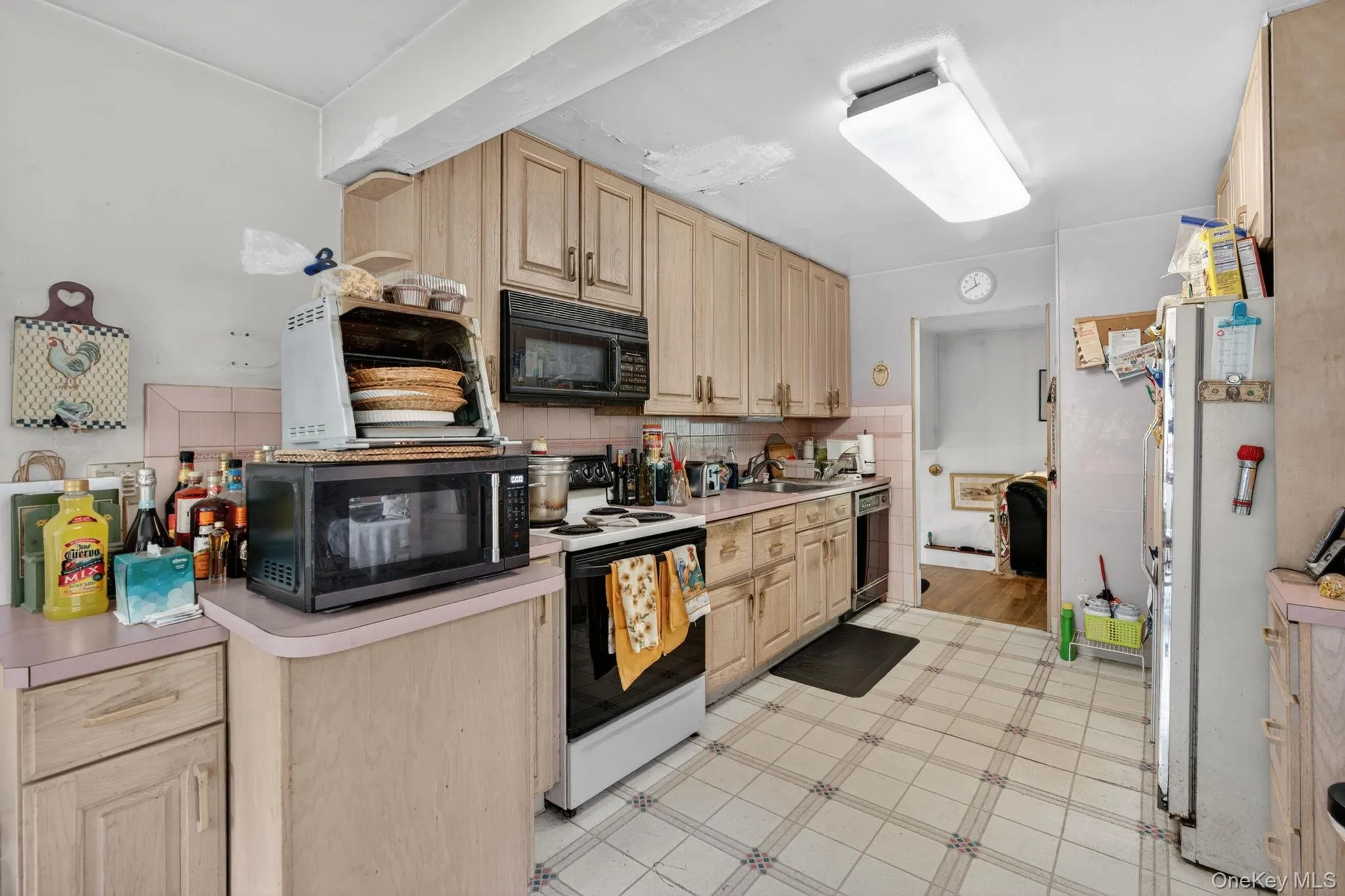 14 Mark Drive, Smithtown, NY, 4 Bedrooms Bedrooms, 8 Rooms Rooms,2 BathroomsBathrooms,Residential,For Rent,Mark,0,1011307 14 Mark Drive, Smithtown, NY, 4 Bedrooms Bedrooms, 8 Rooms Rooms,2 BathroomsBathrooms,Residential,For Rent,Mark,0,1011307