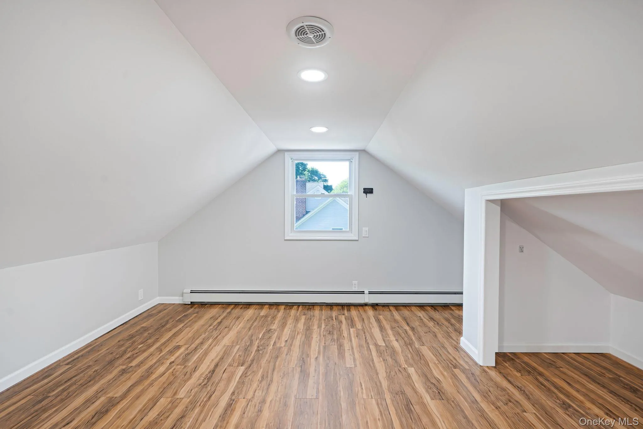 Second floor bedroom, recessed lighting, mainate floor Second floor bedroom, recessed lighting, mainate floor