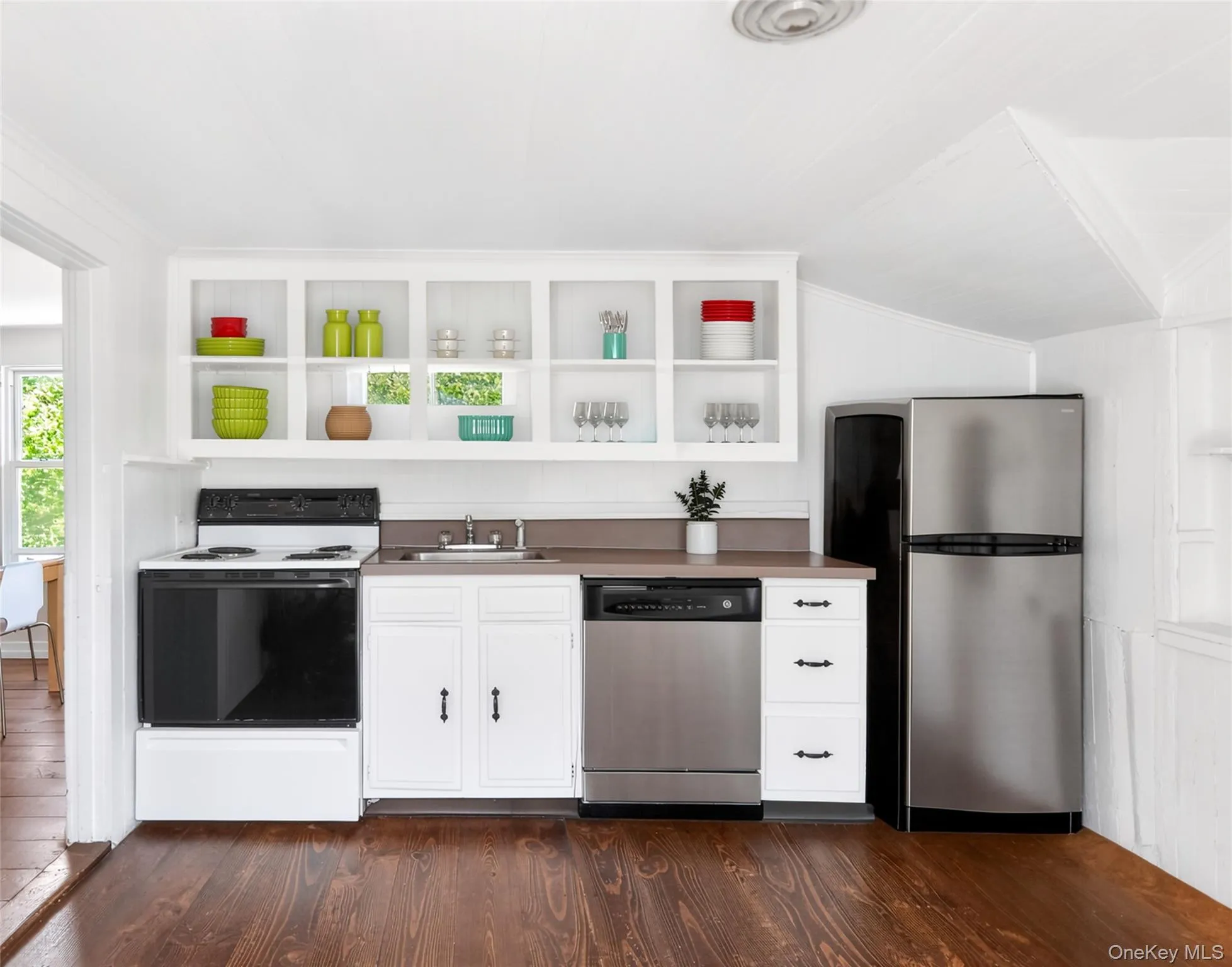 98 Powell Avenue, Southampton, NY, 3 Bedrooms Bedrooms, 7 Rooms Rooms,1 BathroomBathrooms,Residential,For Rent,Powell,0,1011323 98 Powell Avenue, Southampton, NY, 3 Bedrooms Bedrooms, 7 Rooms Rooms,1 BathroomBathrooms,Residential,For Rent,Powell,0,1011323